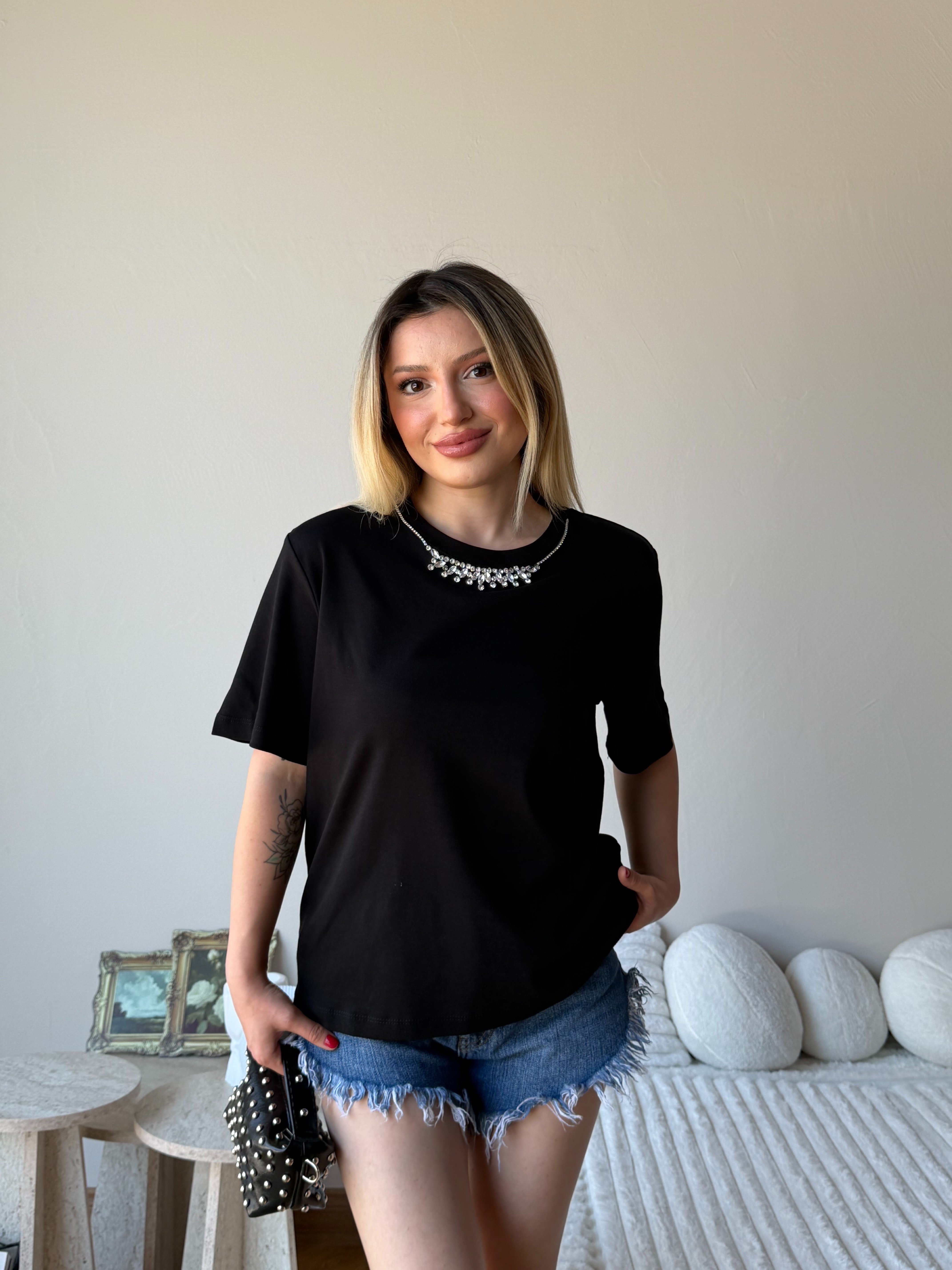 Kadın İnci Taş Yaka Detaylı Bluz