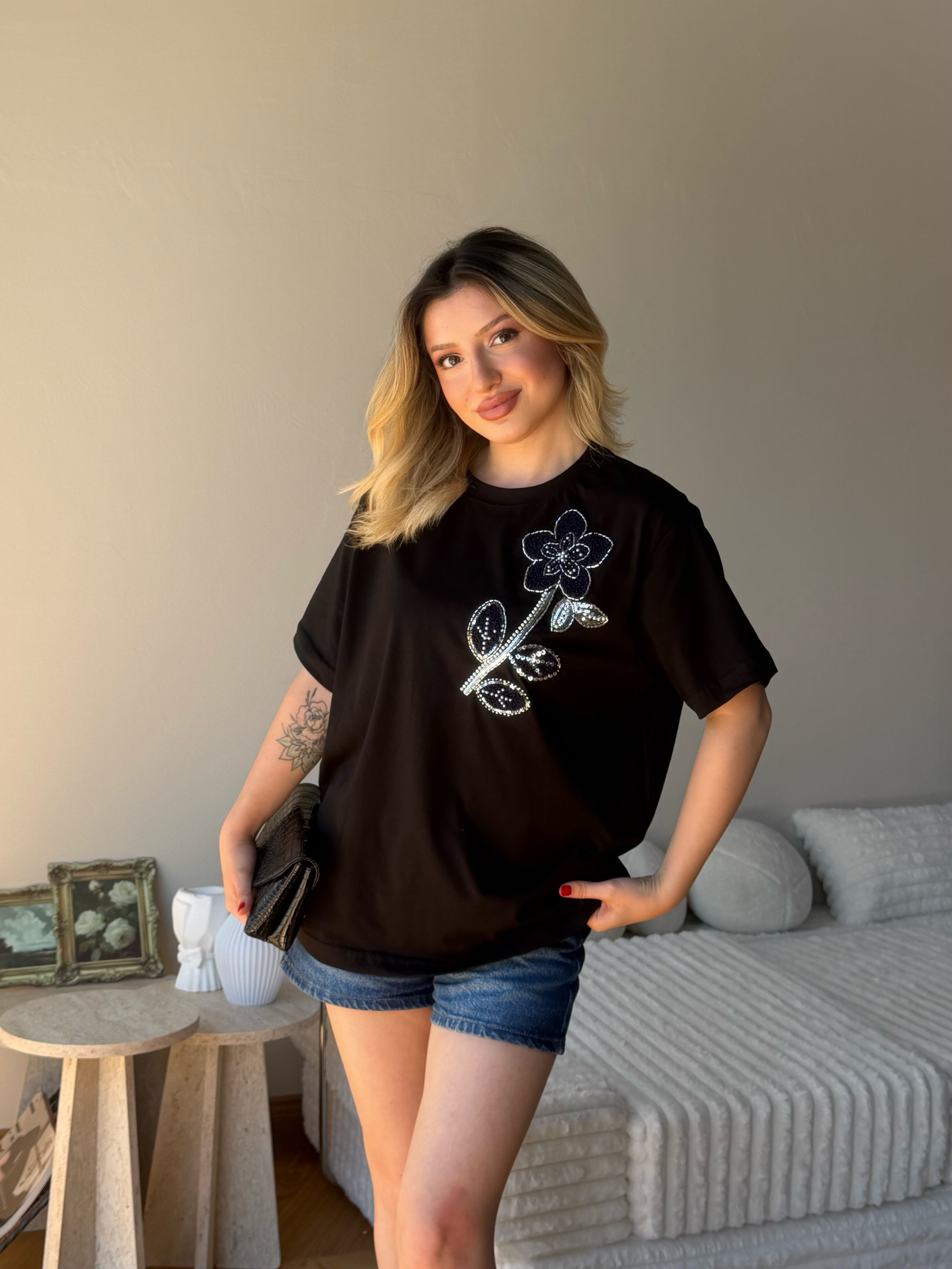 Kadın Pullu Çiçek Nakışlı Bluz