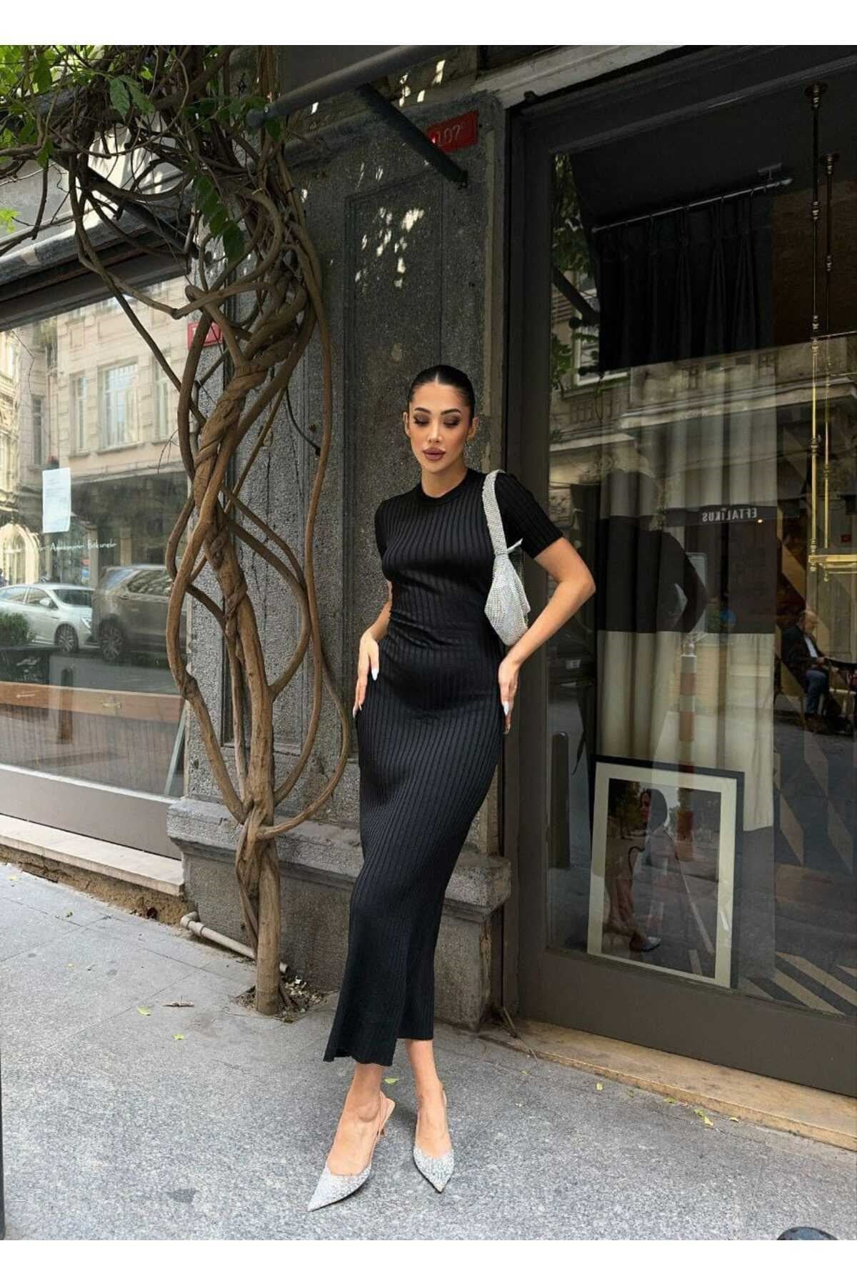 Kadın Siyah Arkadan Kuşaklı Kısa Kollu Triko Elbise