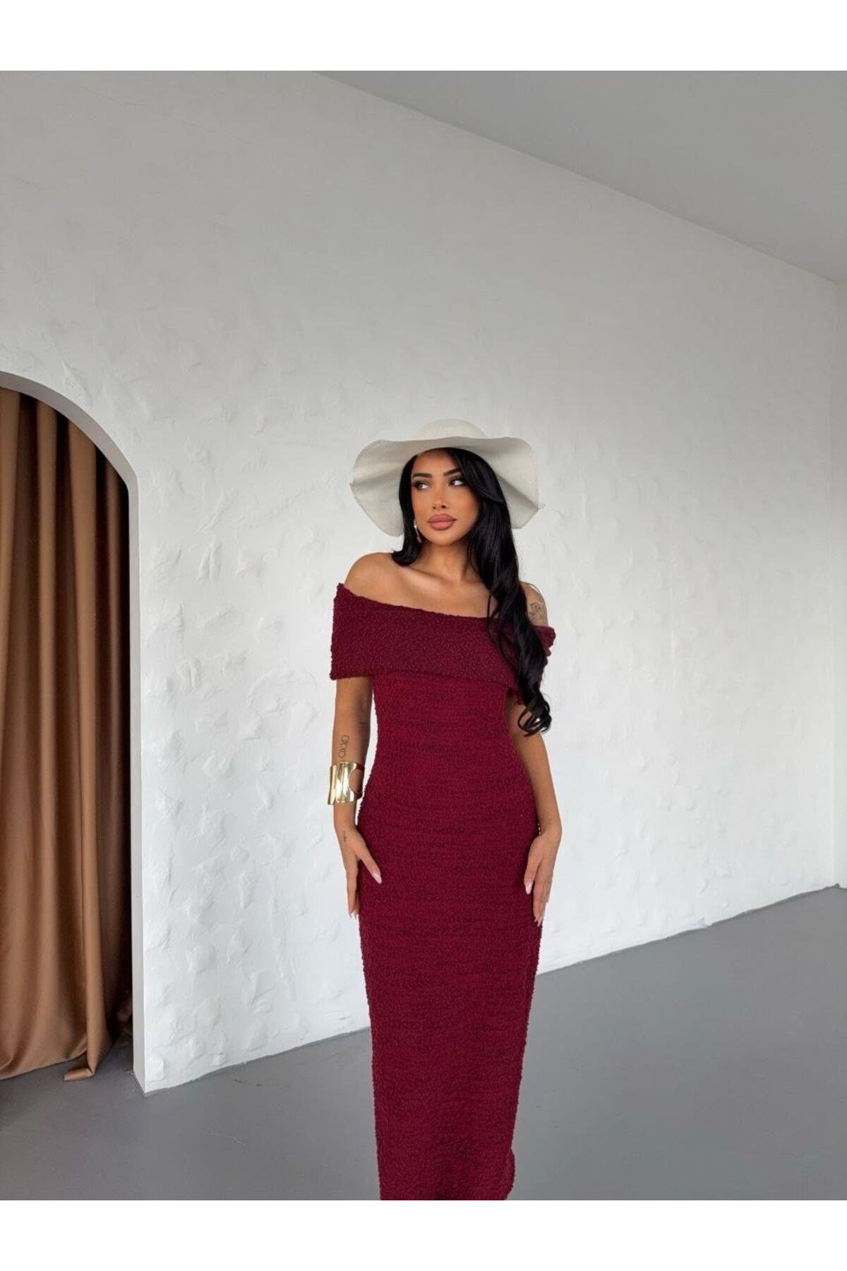 Kadın Siyah Madonna Yaka Dokulu Uzun Triko Elbise