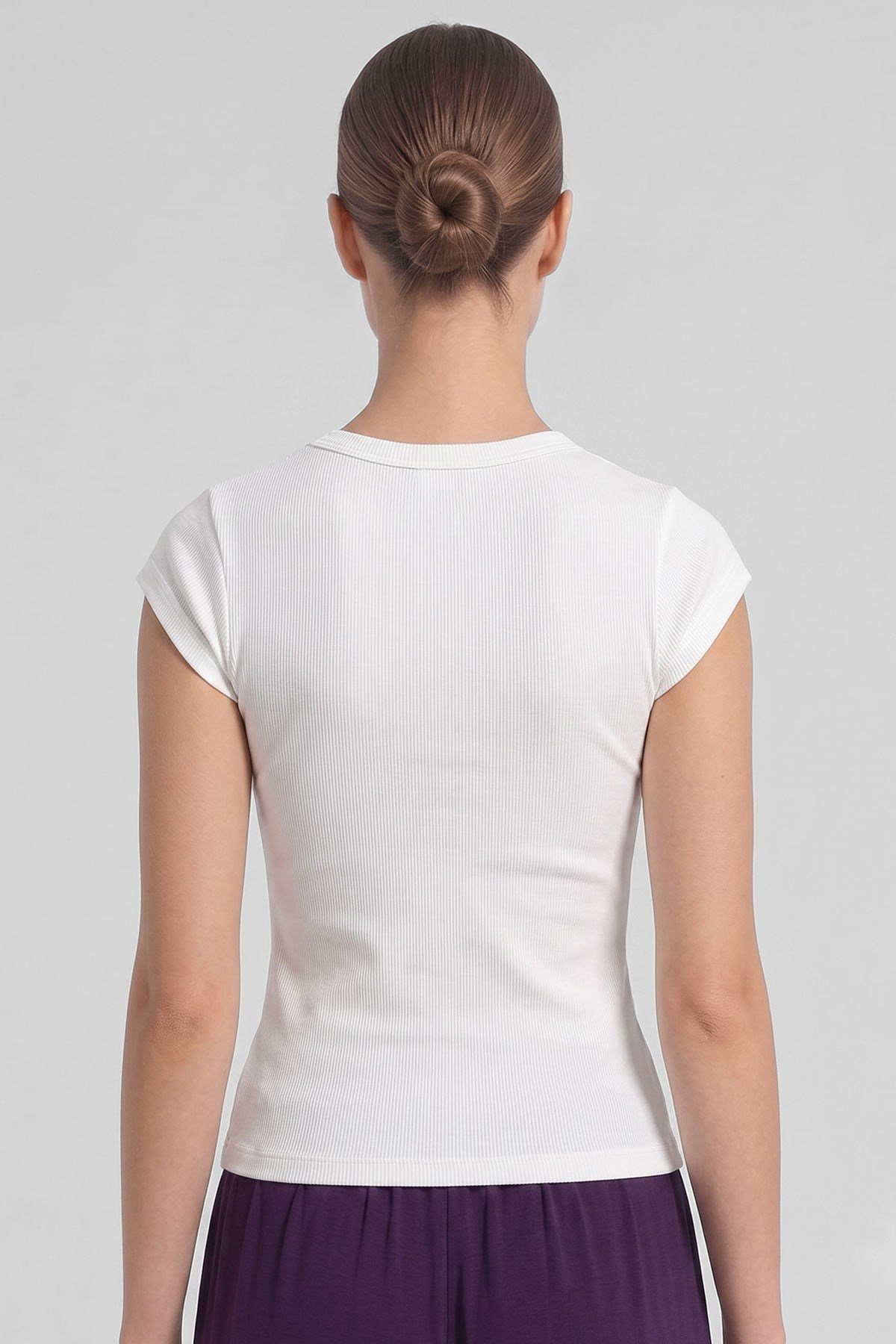Mısırlı Kadın Kaşkorse Sıfır Kol T-Shirt Beyaz