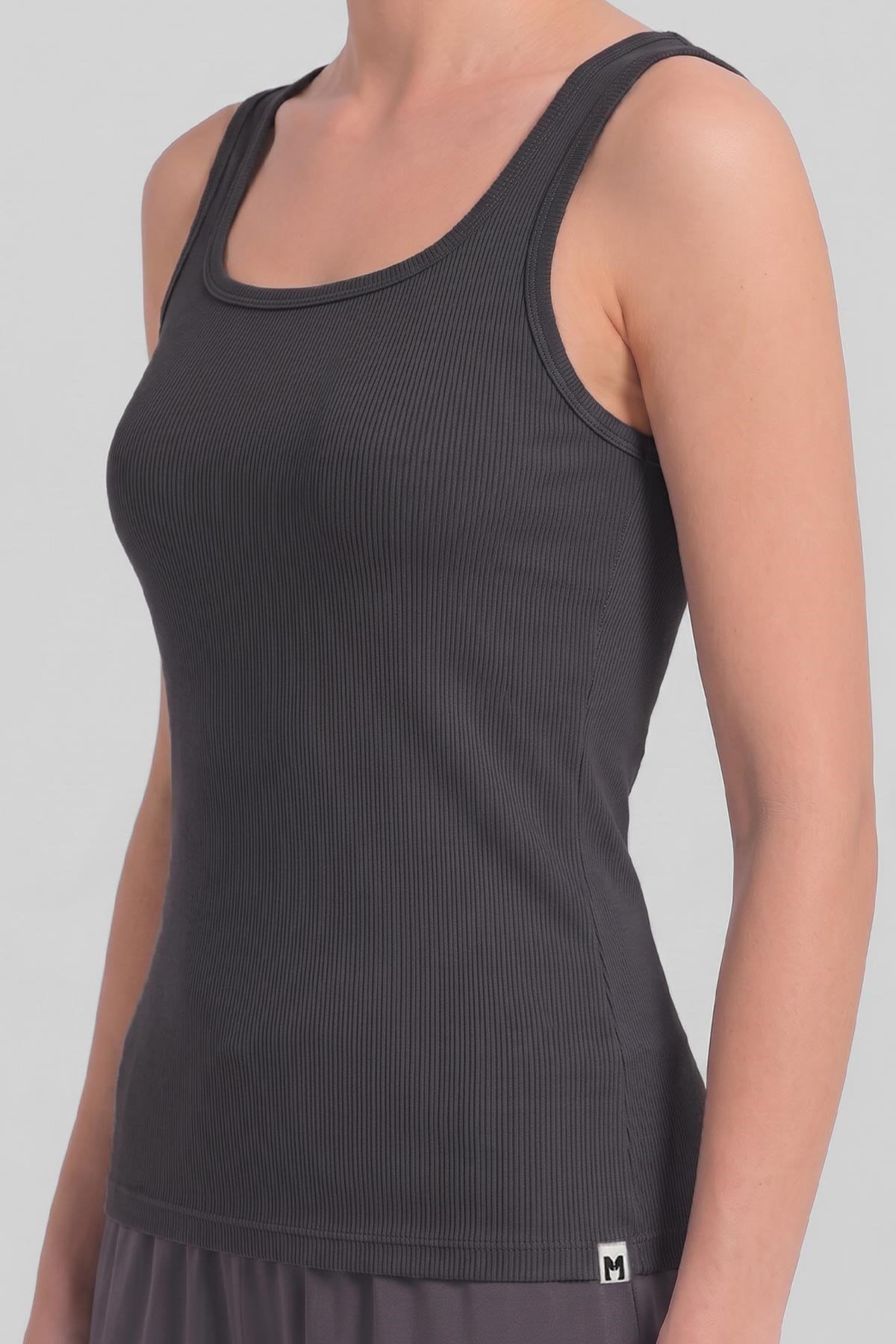 Mısırlı Kadın Kaşkorse Sırtı Kapalı Askılı T-Shirt Füme