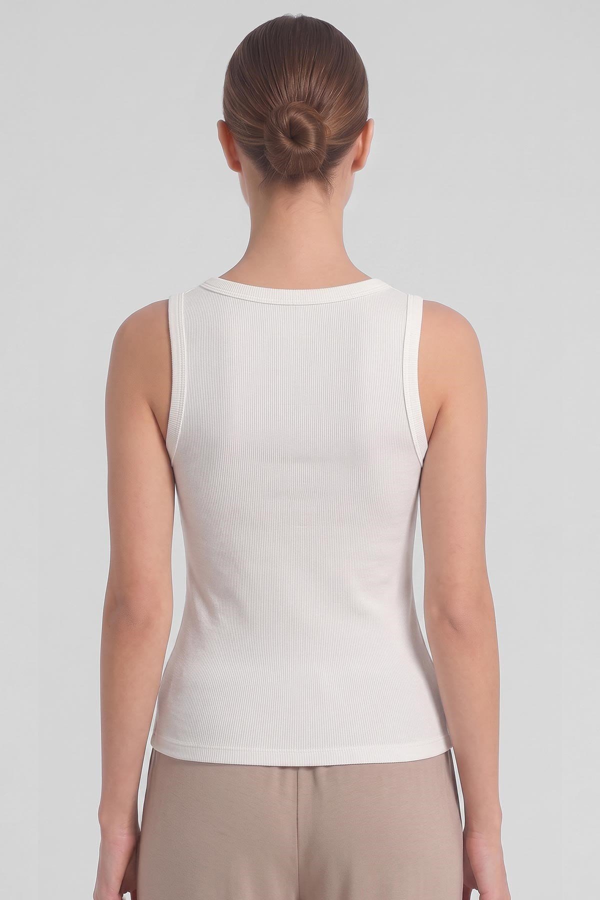 Mısırlı Kadın Kaşkorse V Yaka T-Shirt Beyaz