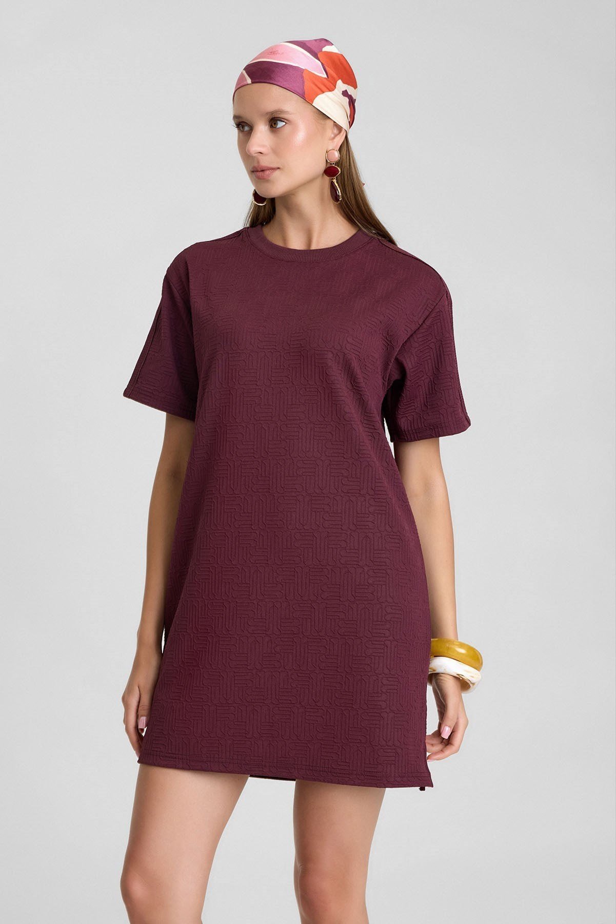 Mısırlı Kadın Monogram Desen Mini  Elbise Bordo