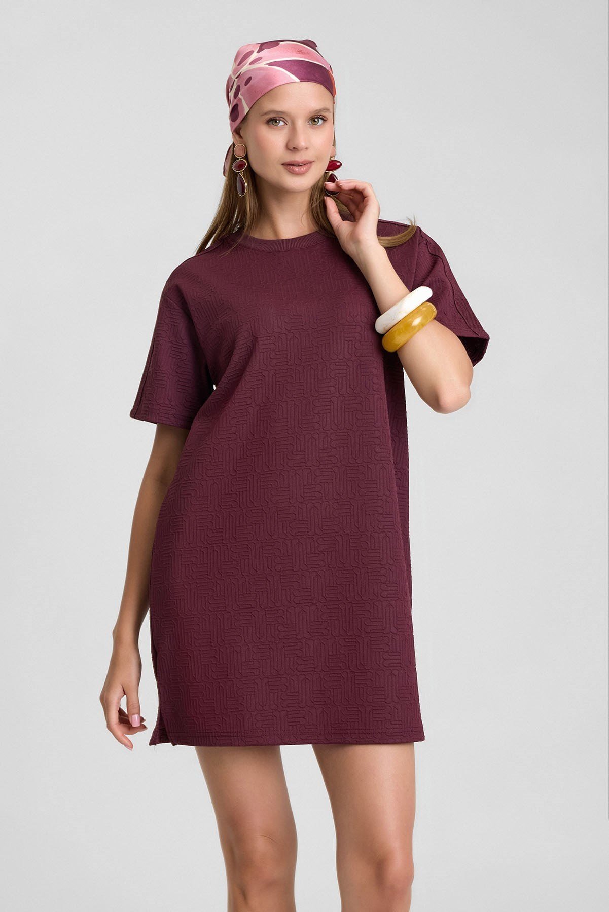 Mısırlı Kadın Monogram Desen Mini  Elbise Bordo