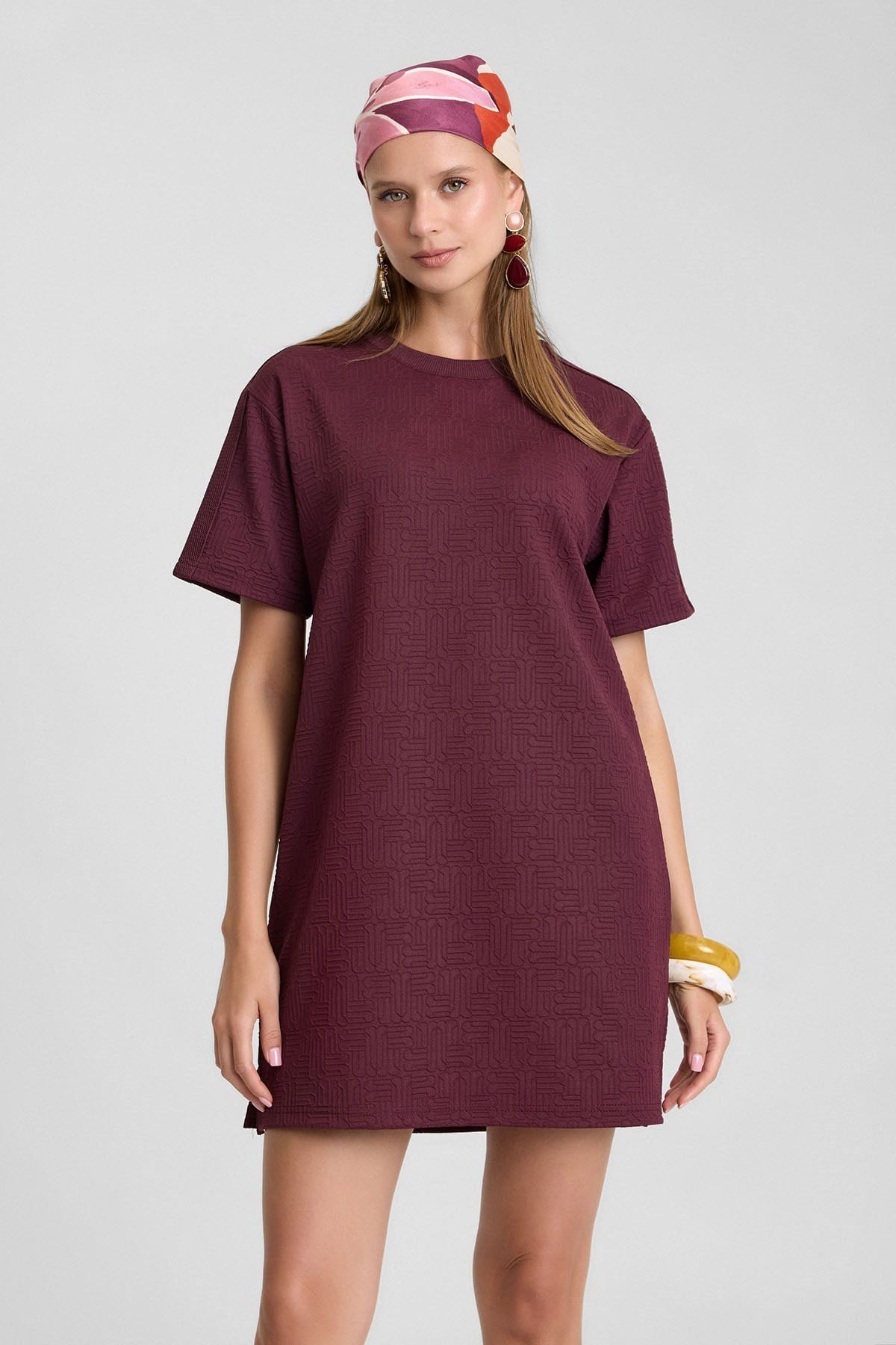 Mısırlı Kadın Monogram Desen Mini  Elbise Bordo