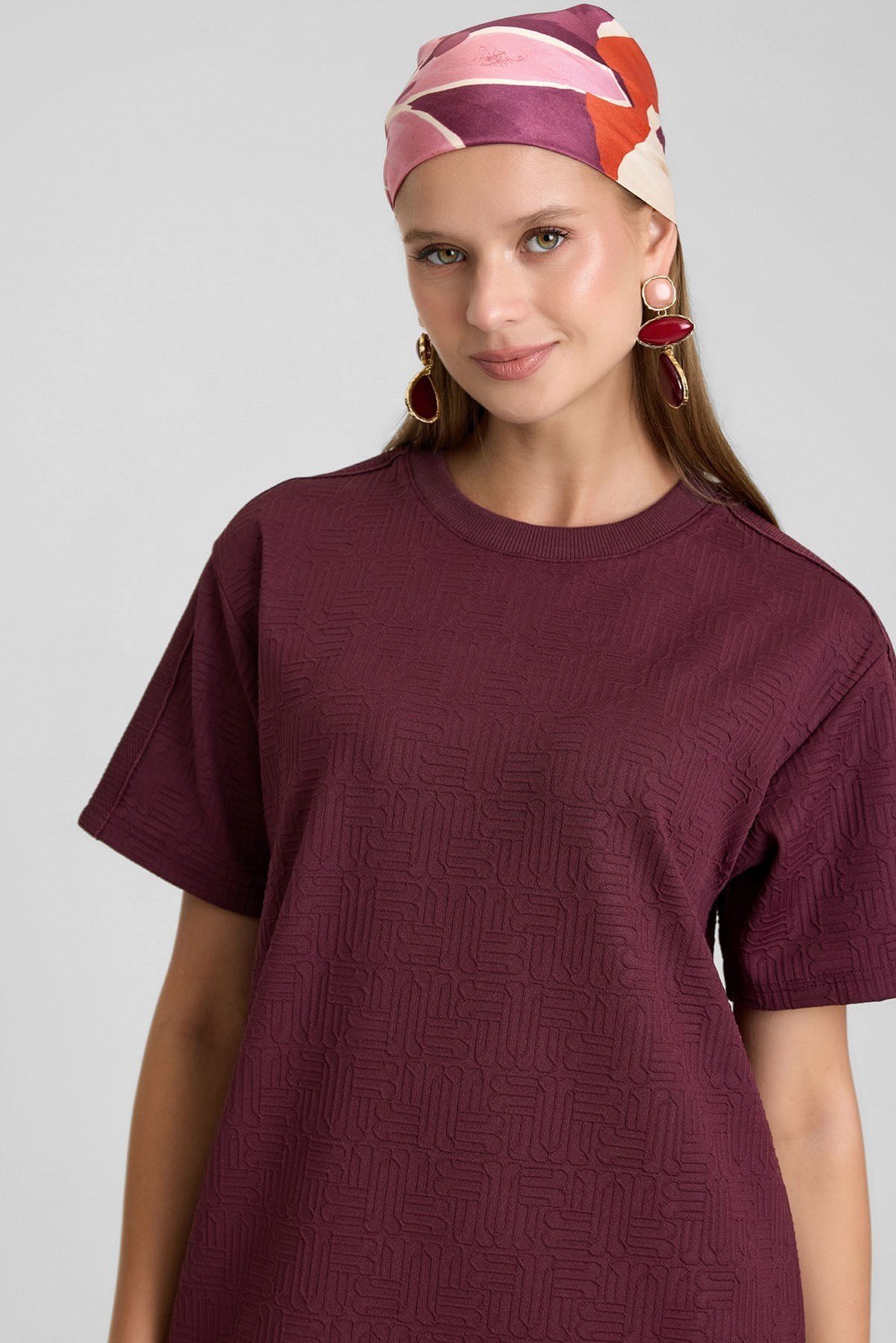 Mısırlı Kadın Monogram Desen Mini  Elbise Bordo