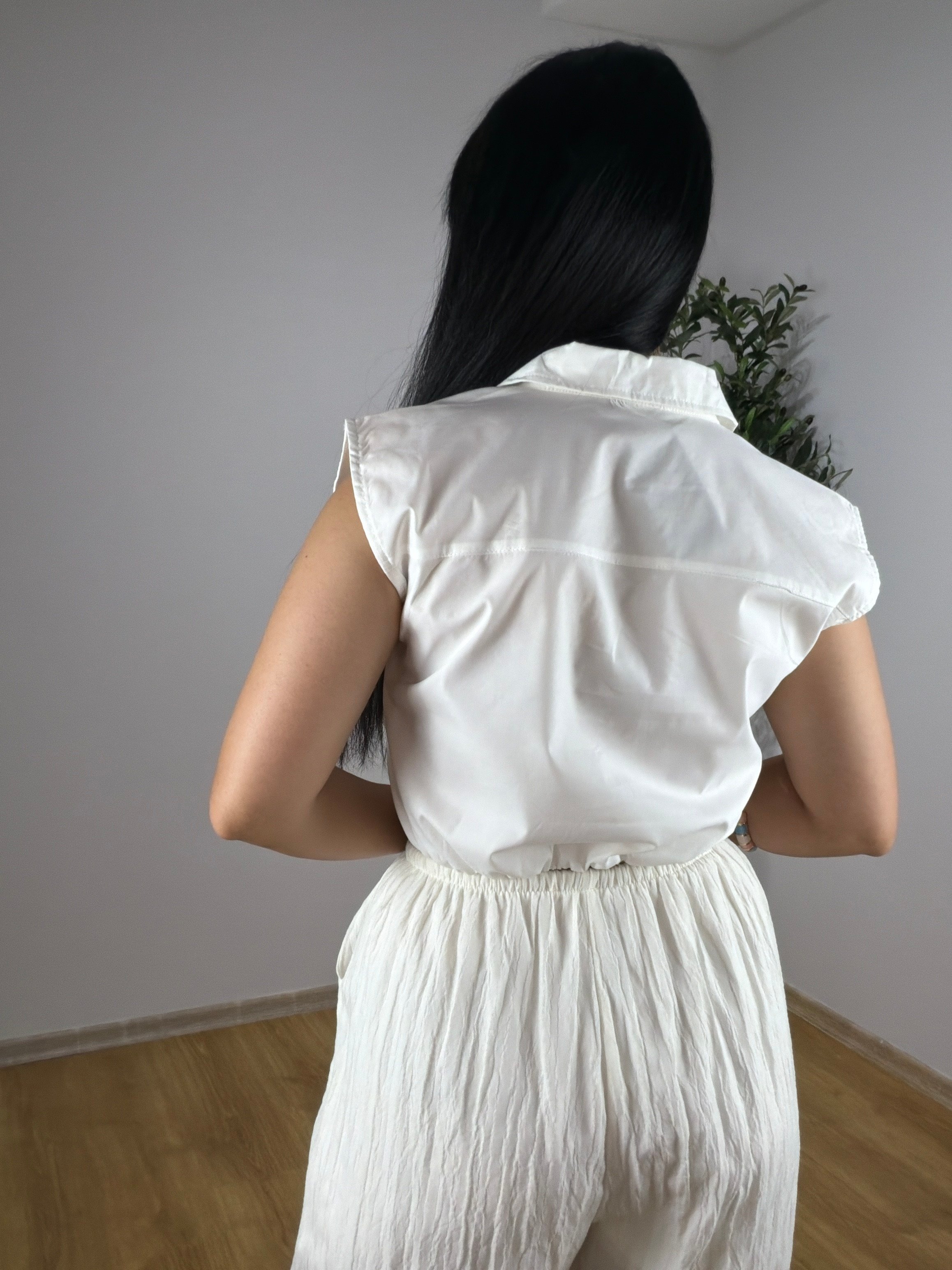 Beli Lastikli Yaka İnci Düğmeli Crop Gömlek-Beyaz