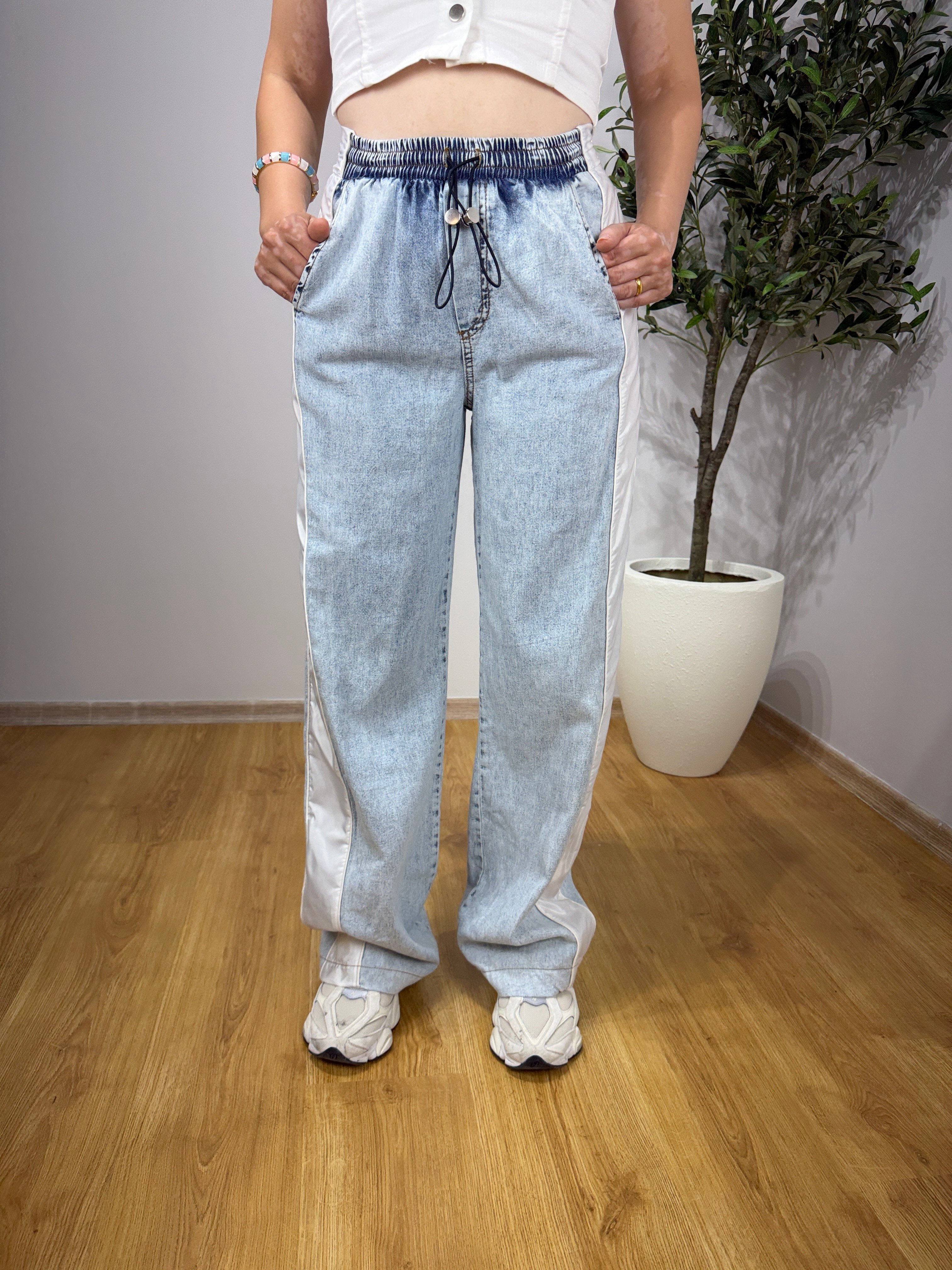 Beyaz Biyeli Denim Pantolon