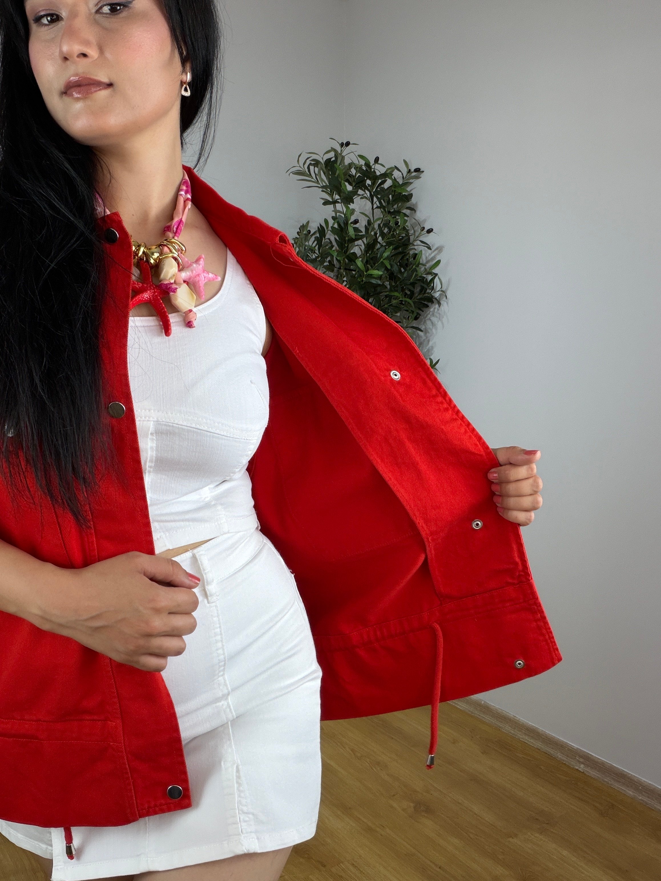 Düğme Detaylı Altı Büzgülü Yelek-Kırmızı