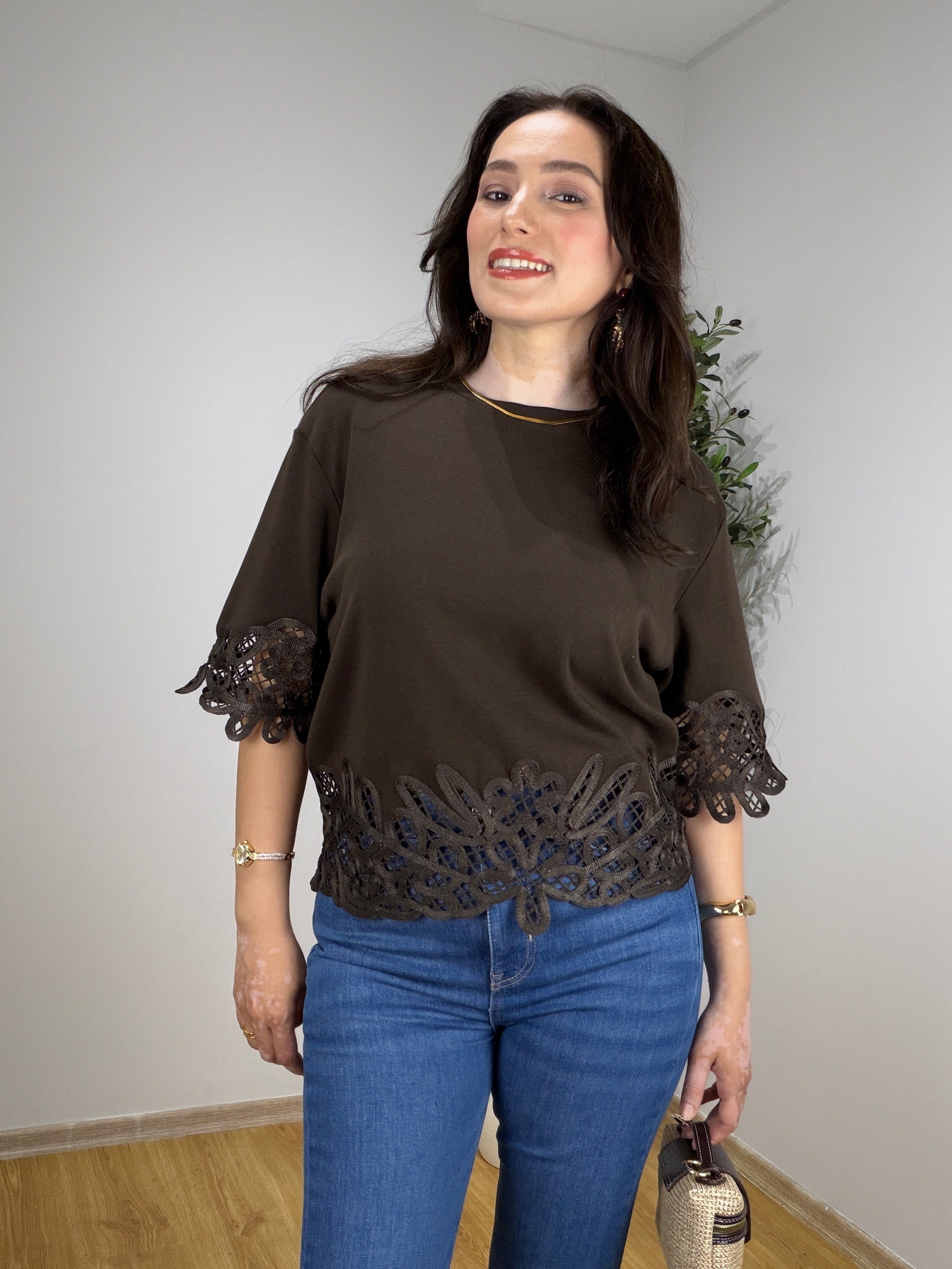 Eteği Brode Detaylı Tişört-Kahverengi