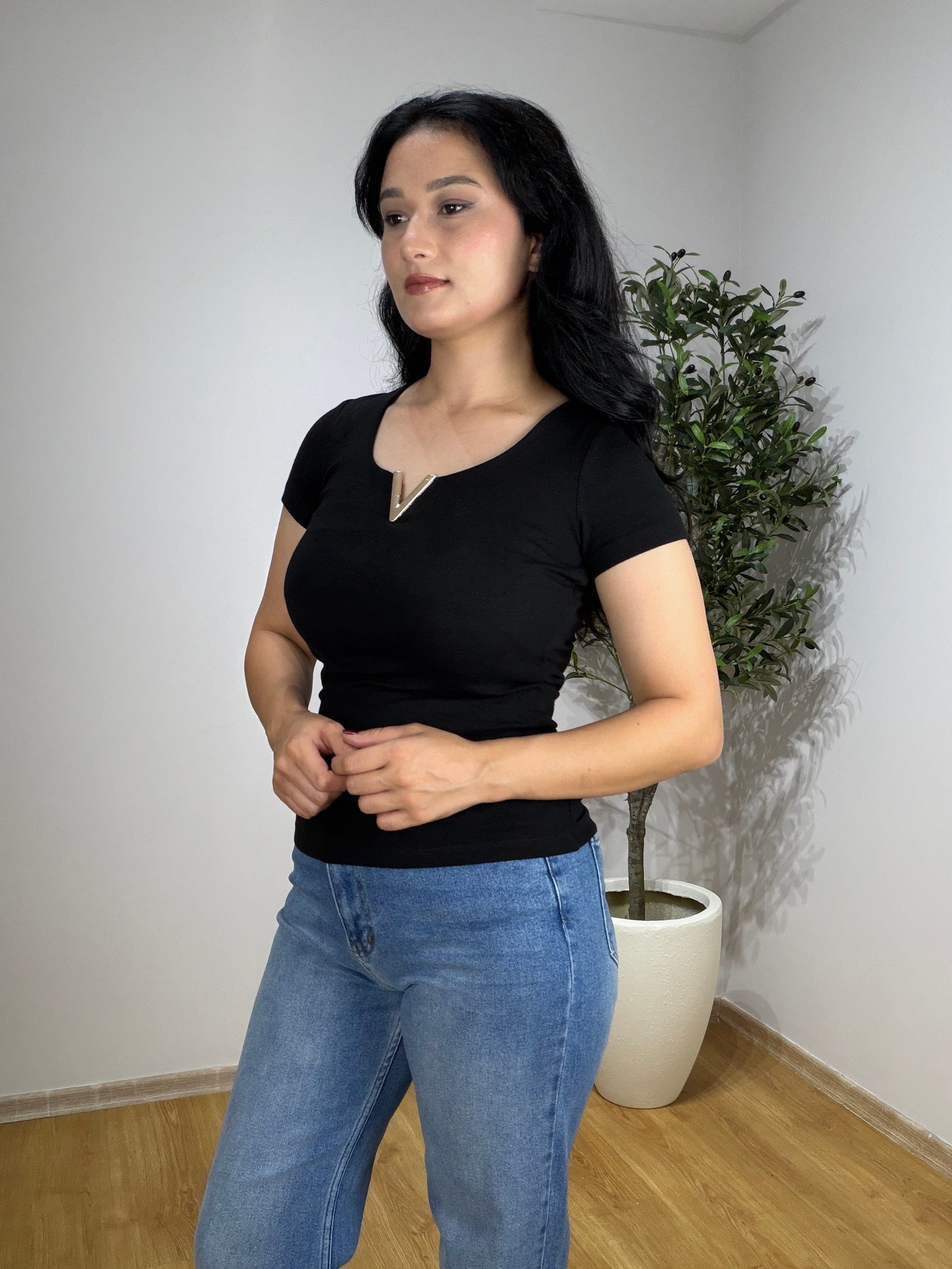Gold Tokalı Siyah Bluz