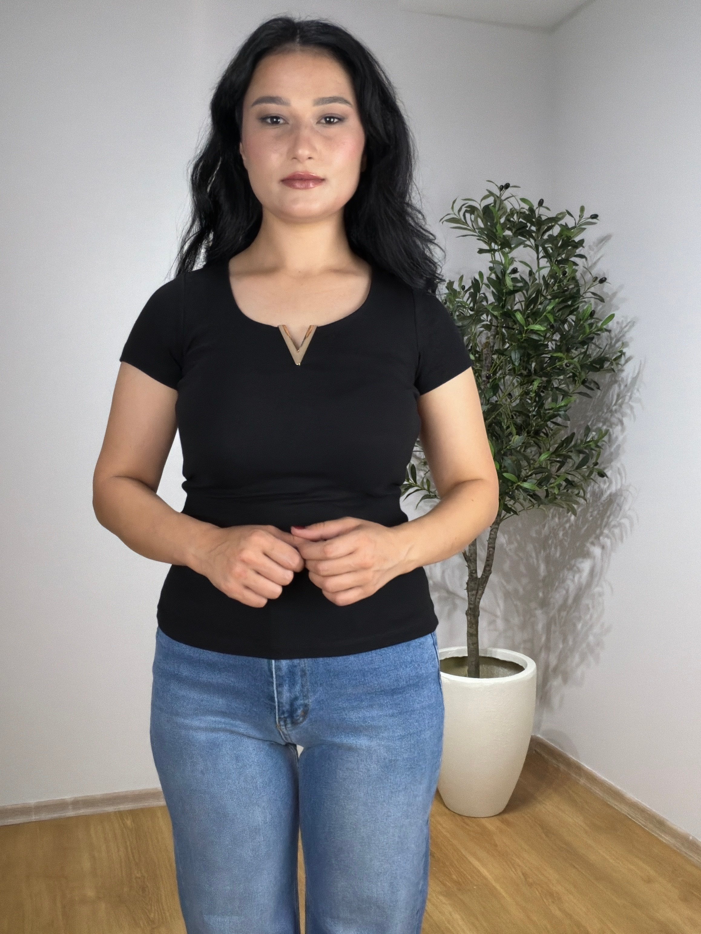 Gold Tokalı Siyah Bluz