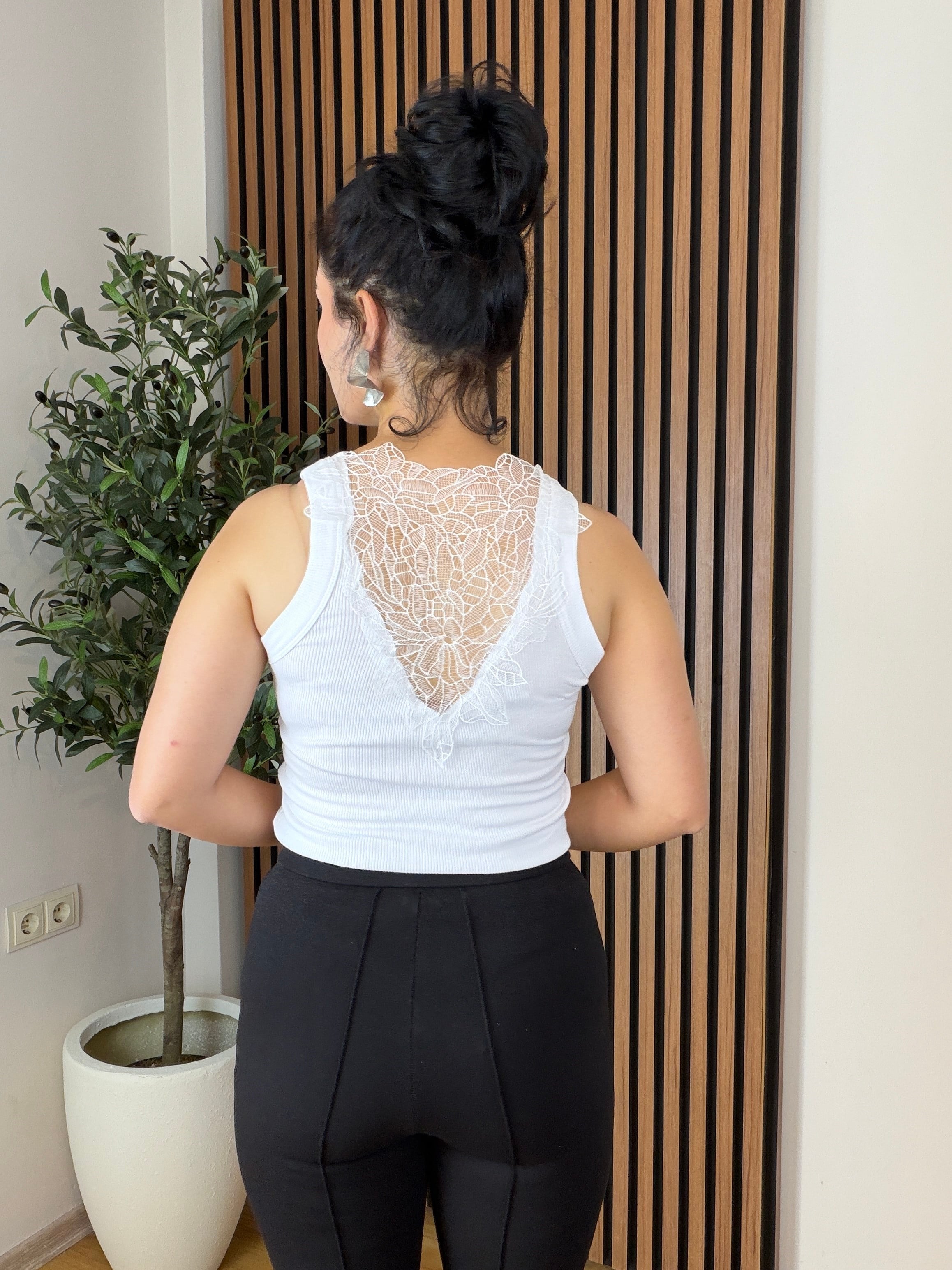 Halter Yaka Sırtı Dantelli Bluz-Ekru