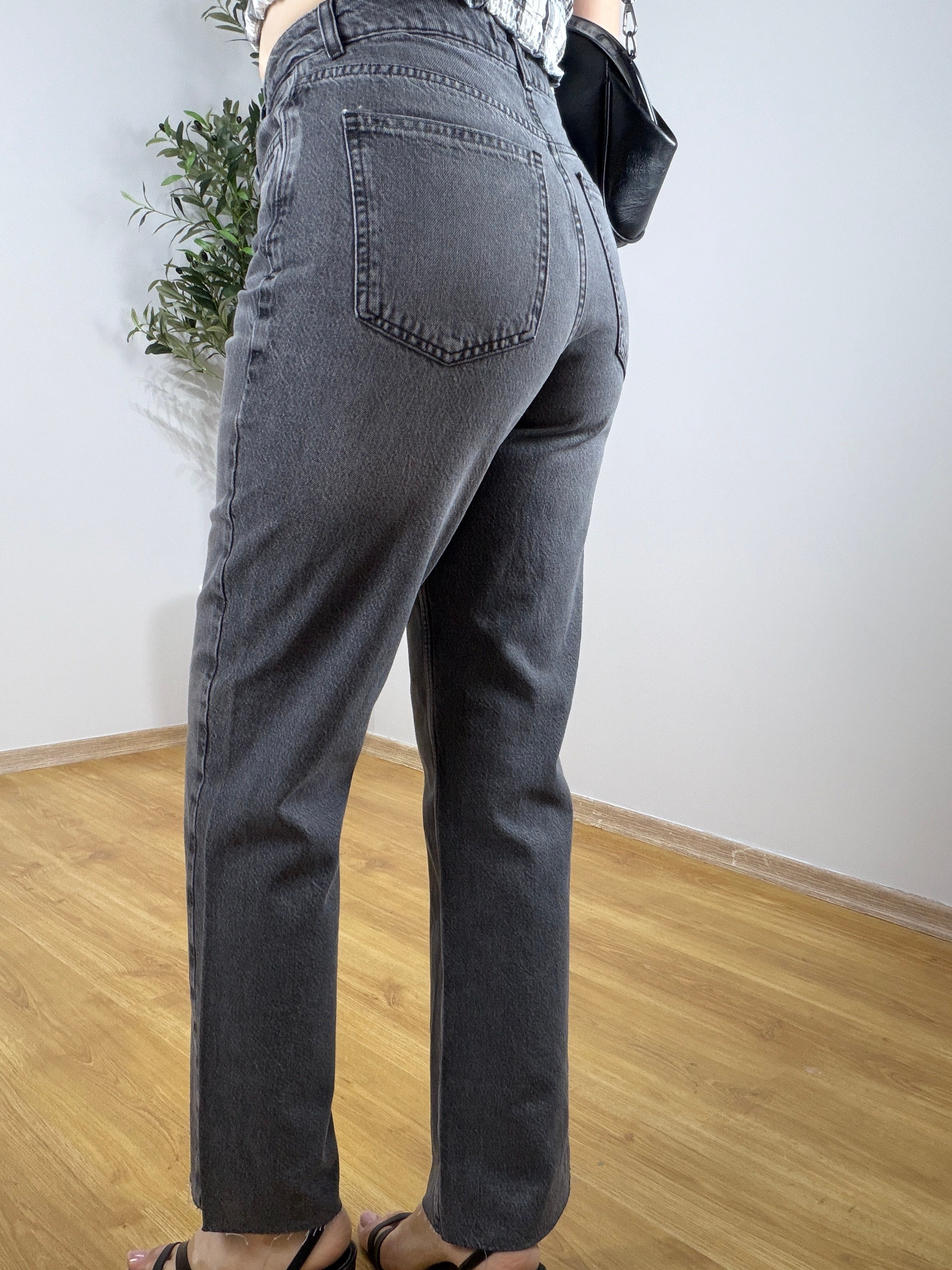 Kesik Paça Boy Fit Taşlanmış Jean-Antrasit
