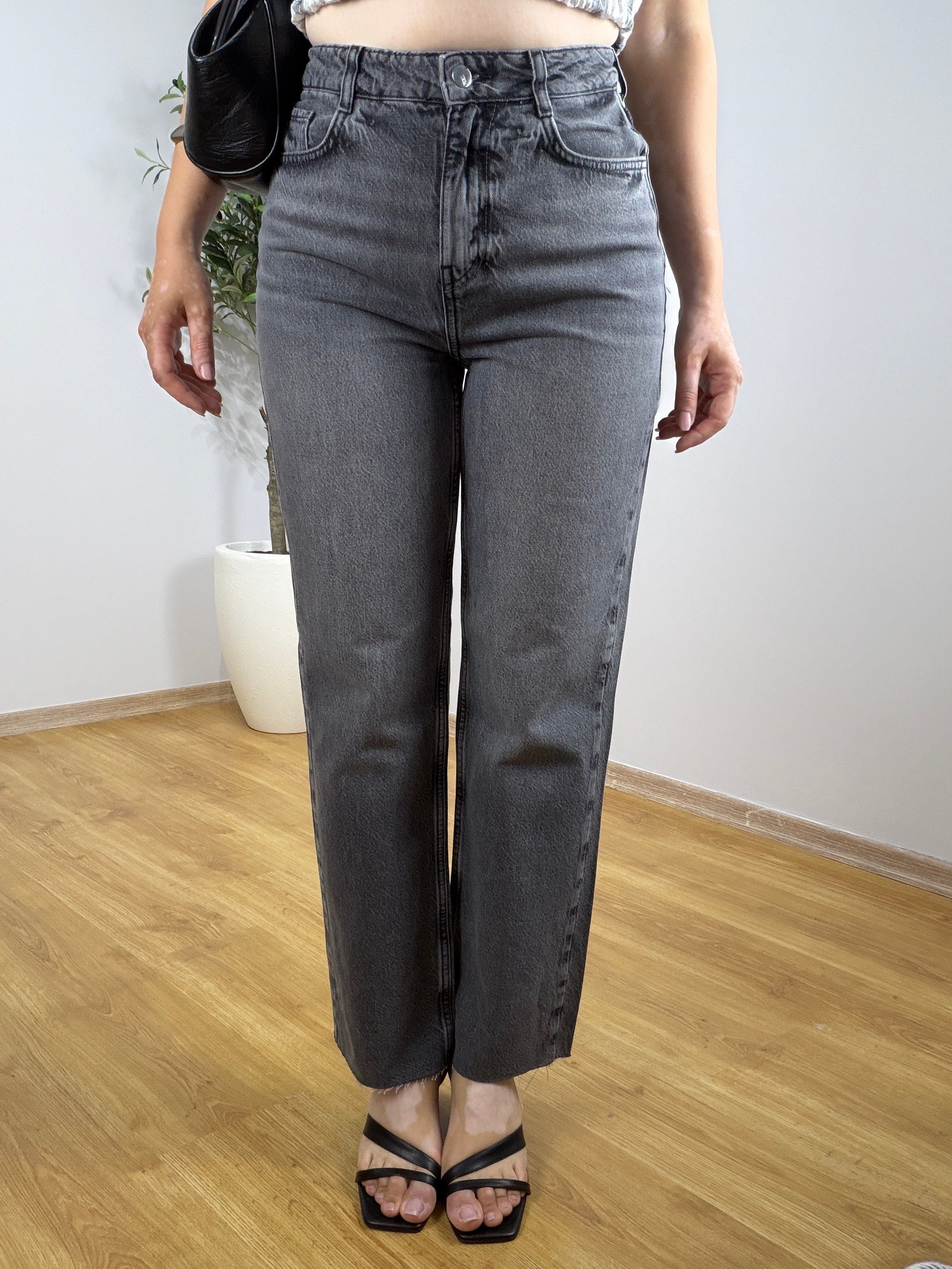 Kesik Paça Boy Fit Taşlanmış Jean-Antrasit