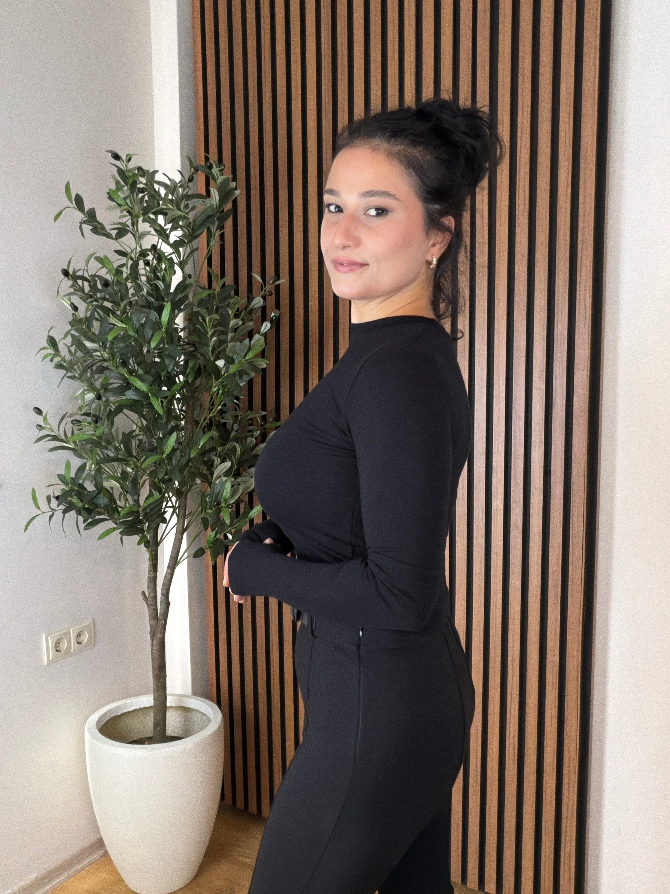 Modal Kumaş Parmak Geçirmeli Bluz-Siyah
