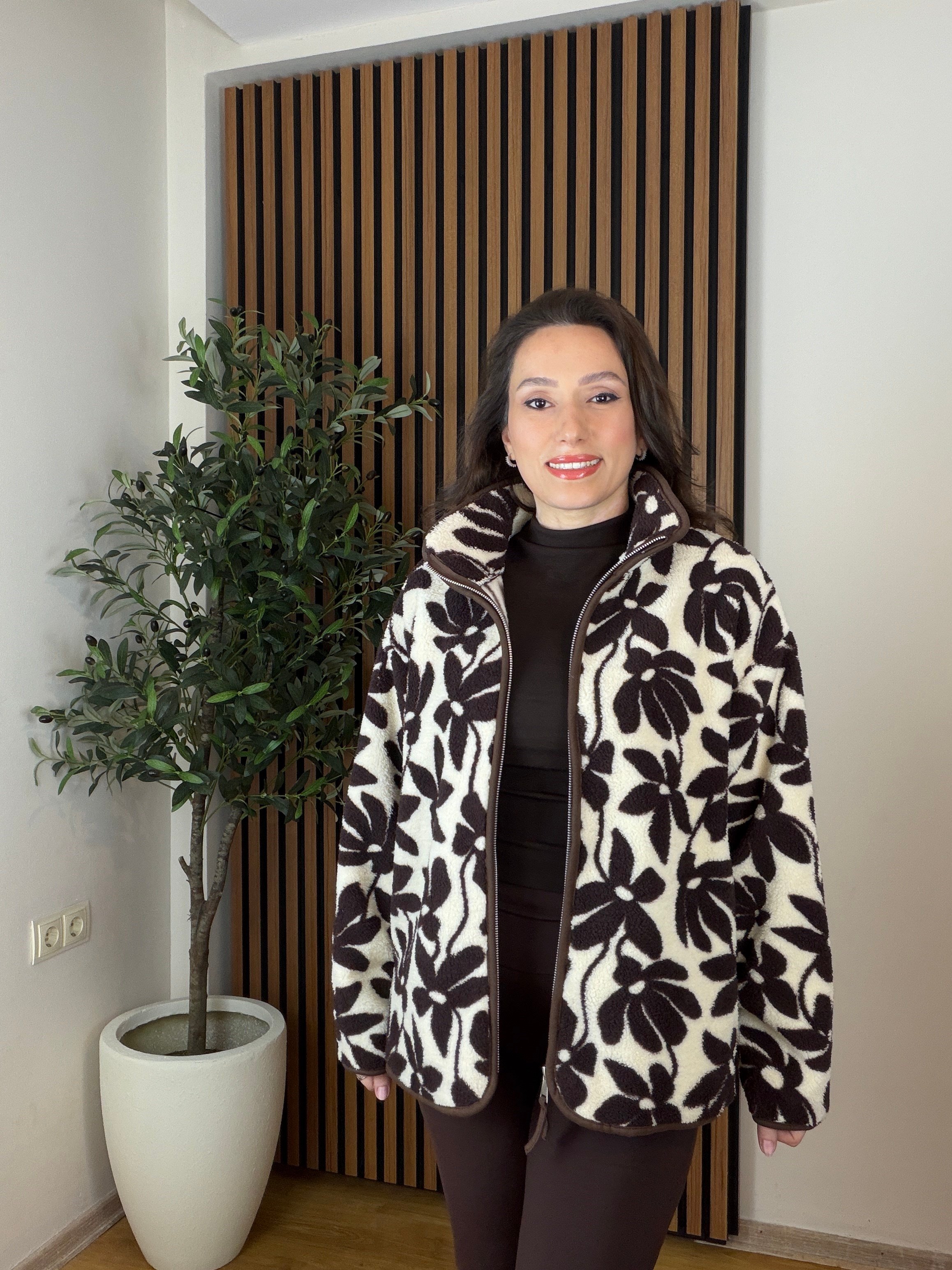 Oysh Model Kahve-Krem Çiçek Desenli Polar Ceket