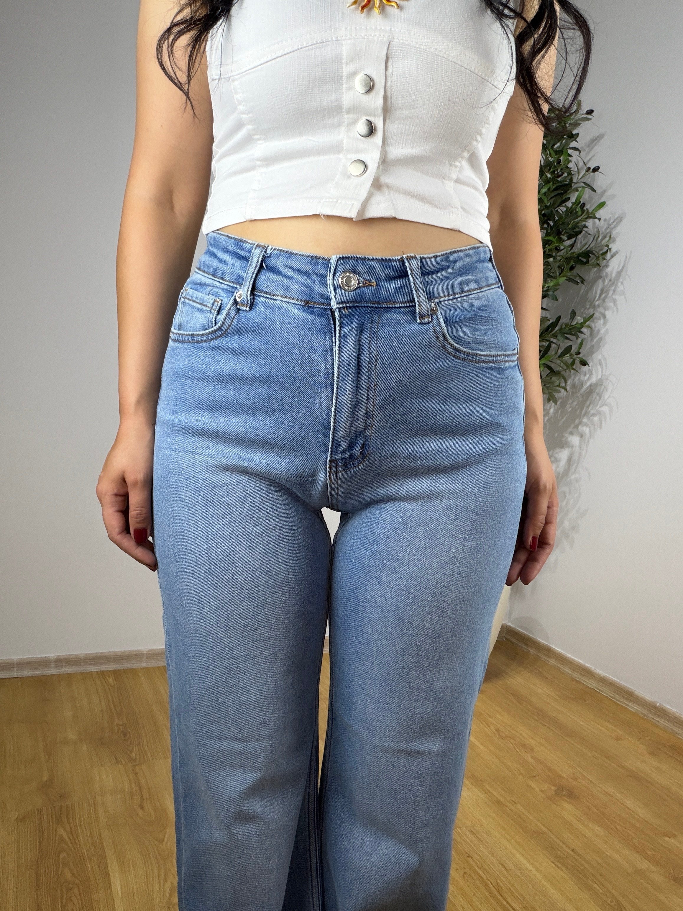 Premium Seri Düz Kesim Açık Mavi Yıkamalı Jean Pantolon
