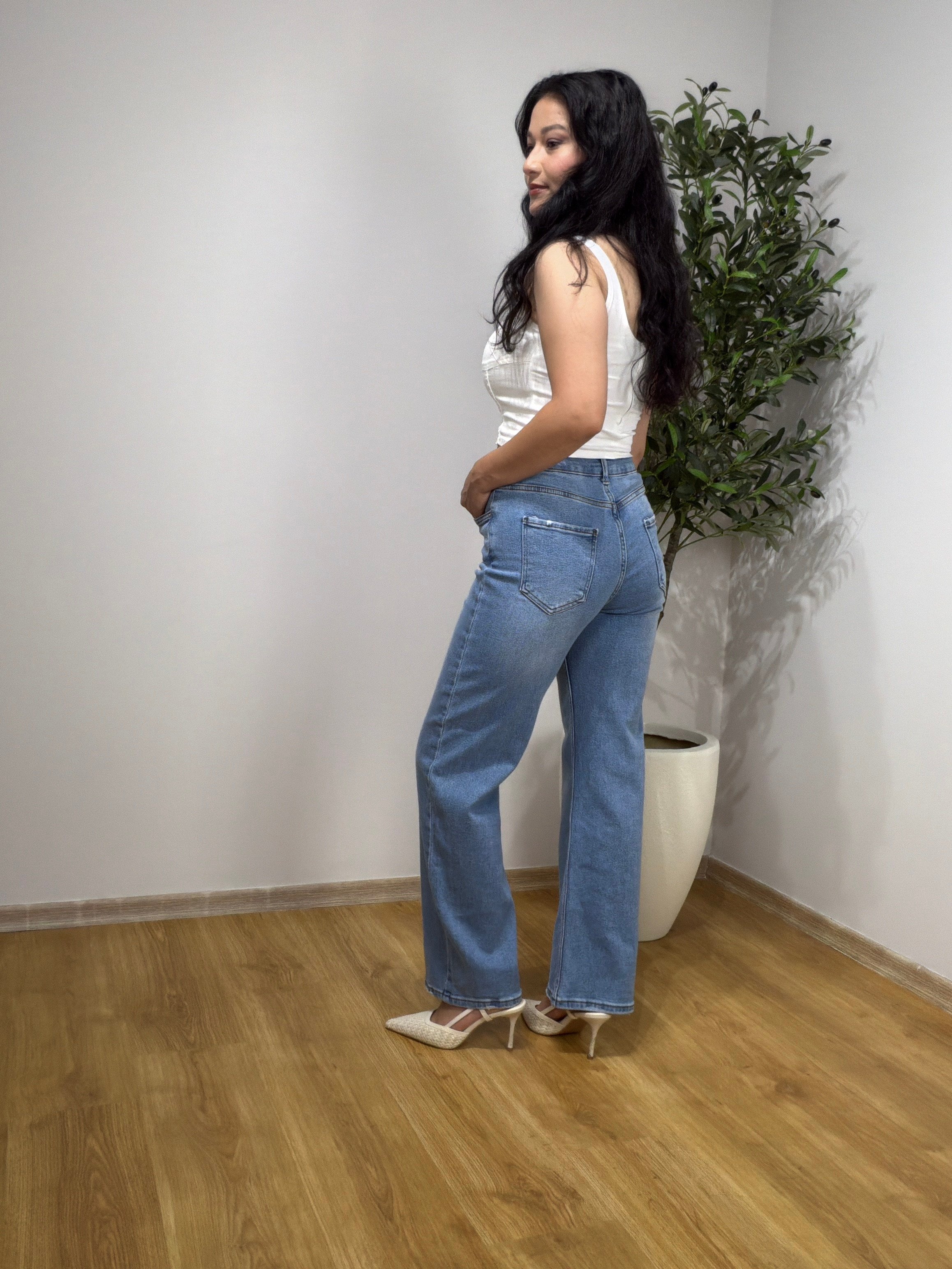 Premium Seri Düz Kesim Açık Mavi Yıkamalı Jean Pantolon
