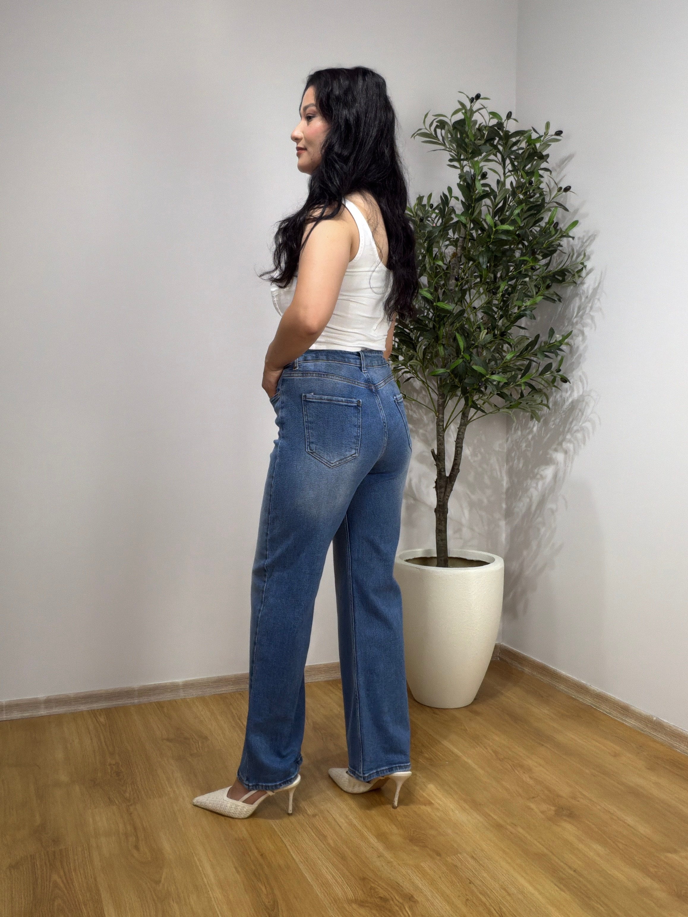 Premium Seri Düz Kesim Mavi Yıkamalı Jean Pantolon