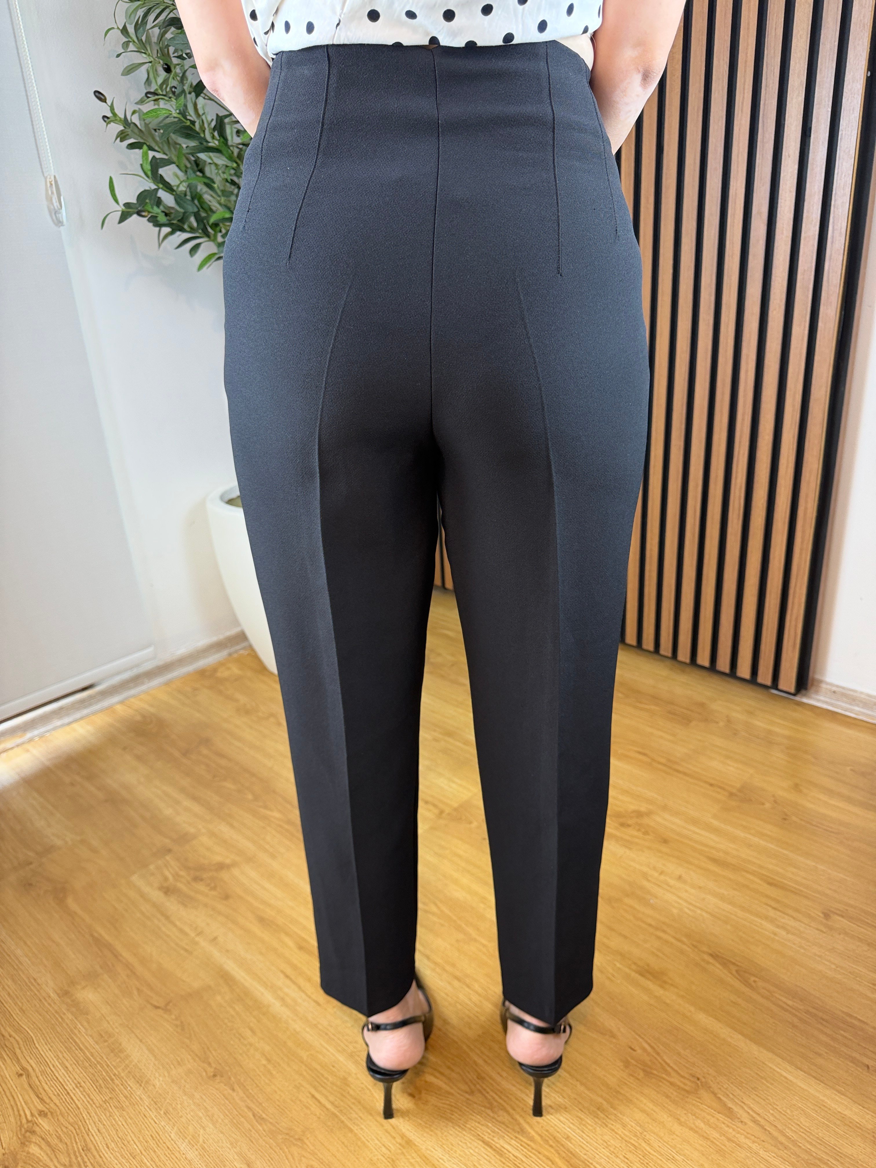 Premium Seri Krep Kumaş Çift Flato Cepli Havuç Pantolon-Siyah