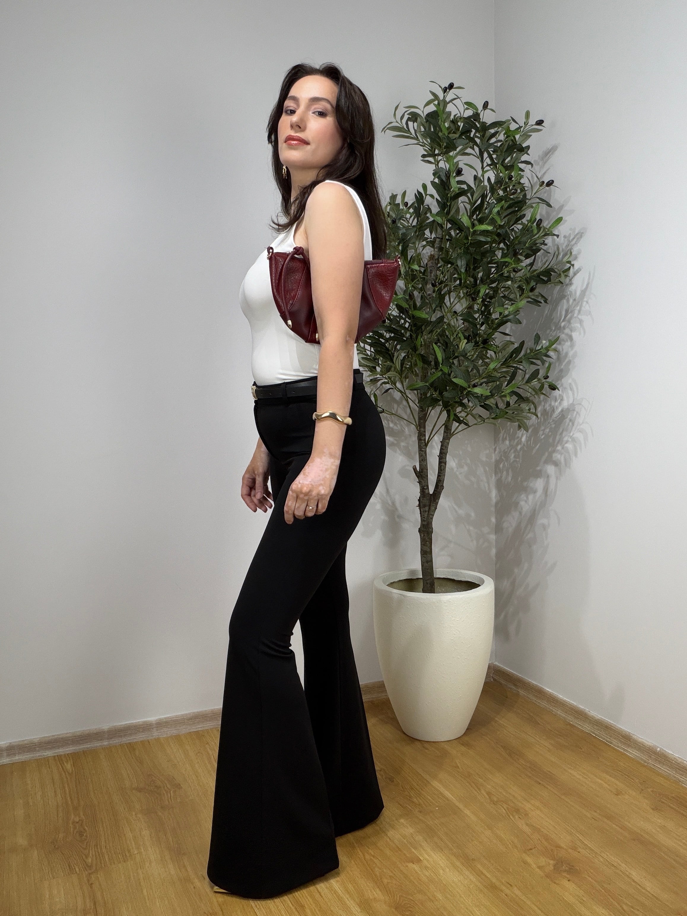 Yüksek Bel Kemerli İspanyol Paça Krep Kumaş Siyah Fit Pantolon