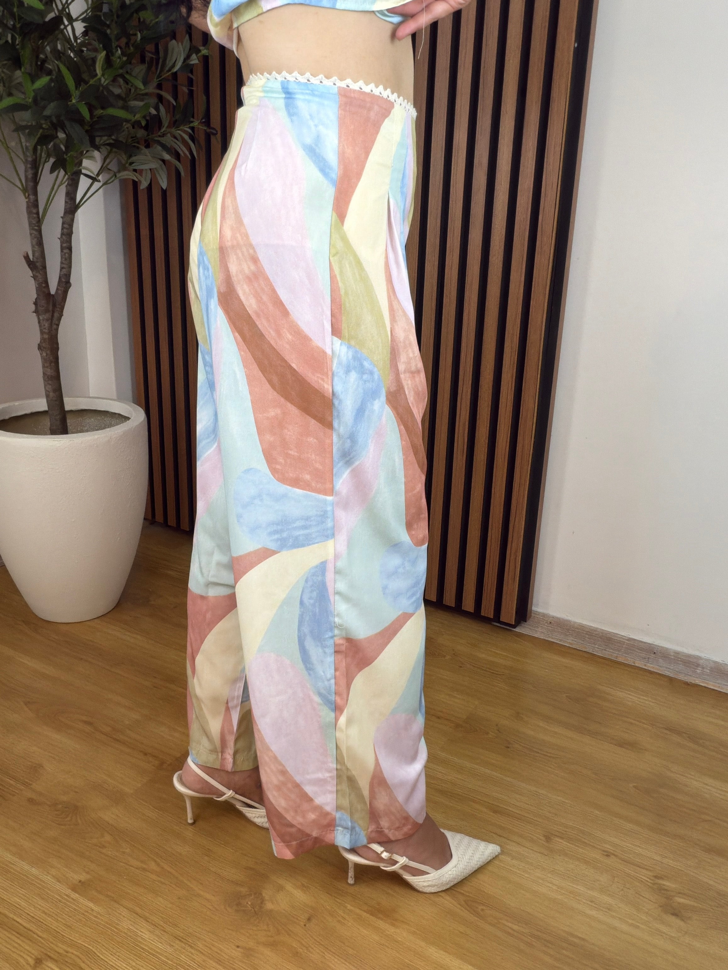 Zr Modern Desenli Dantel Detaylı Bluz Pantolon Takım