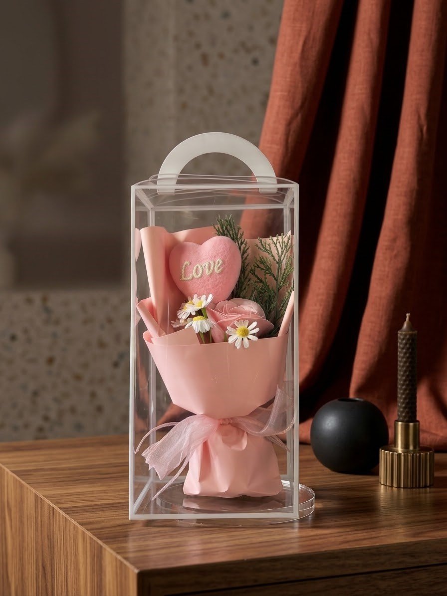 22 CM Şeffaf Kutulu Kokulu Kalp Detaylı Yapay Gül Buketi