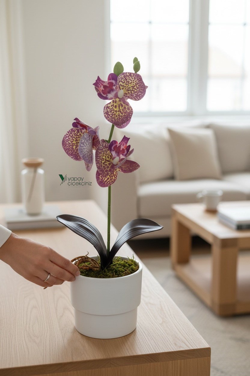 MODERN BEYAZ SAKSIDA 35 CM YAPAY ORKİDE ISLAK DOKULU