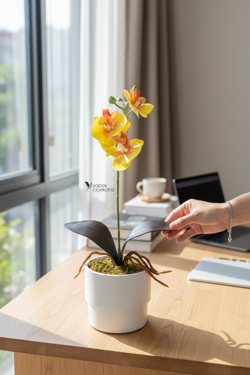 MODERN BEYAZ SAKSIDA 35 CM YAPAY ORKİDE ISLAK DOKULU