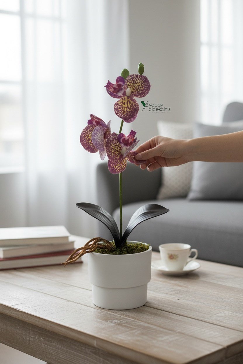 MODERN BEYAZ SAKSIDA 35 CM YAPAY ORKİDE ISLAK DOKULU