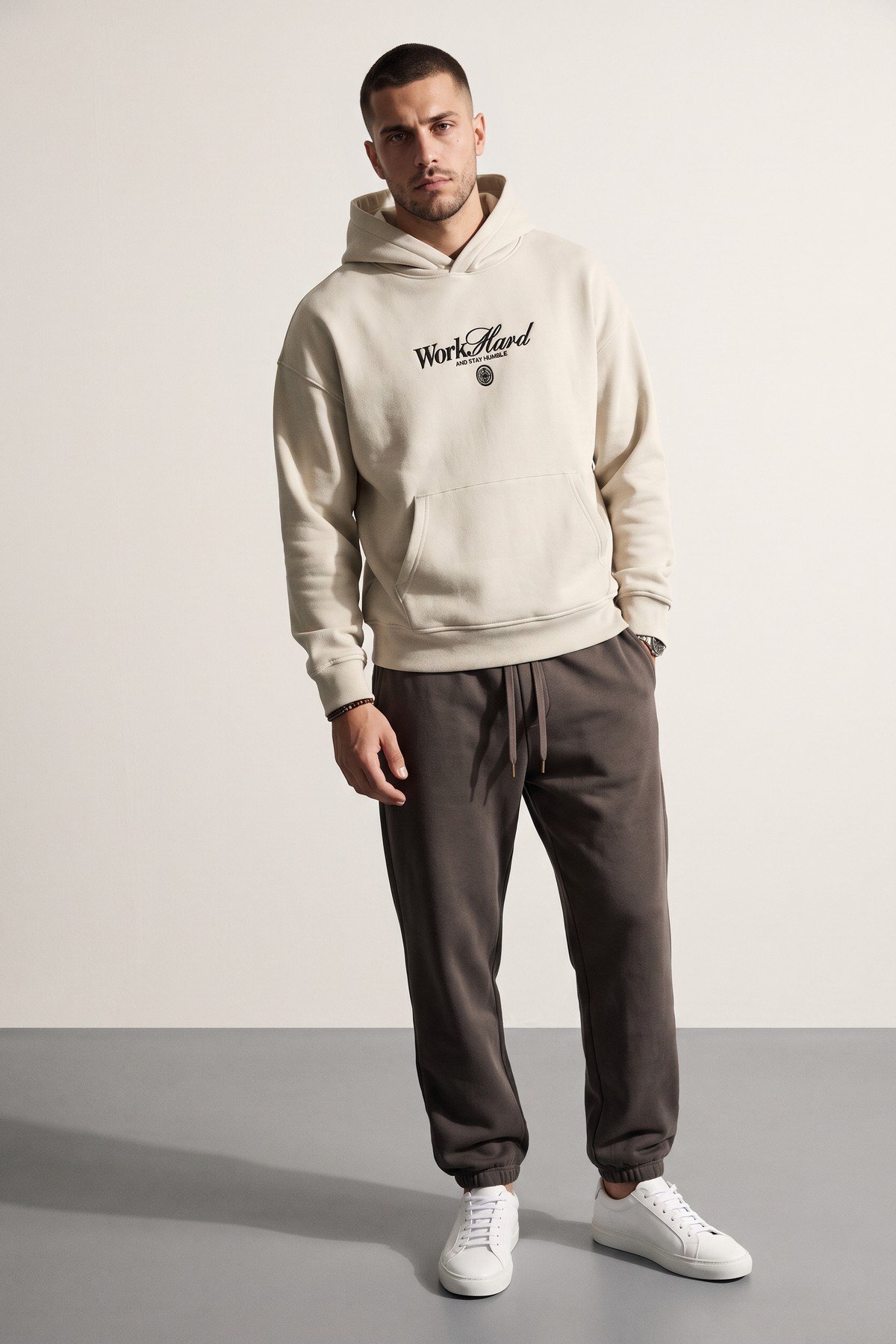 Araba Baskılı Kapüşonlu Sweatshirt Ekru