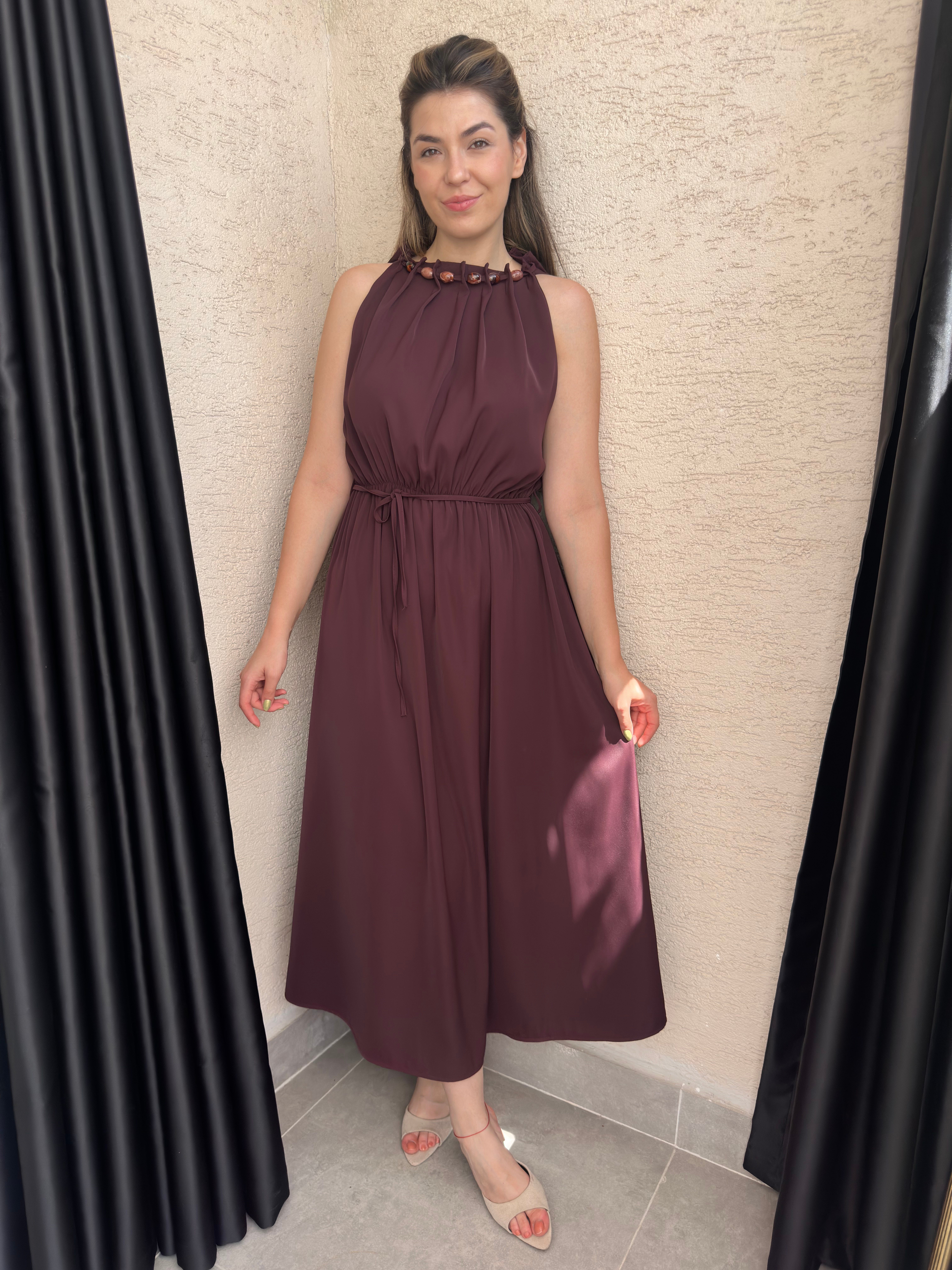 Boncuk Detaylı Bordo Halter Elbise 