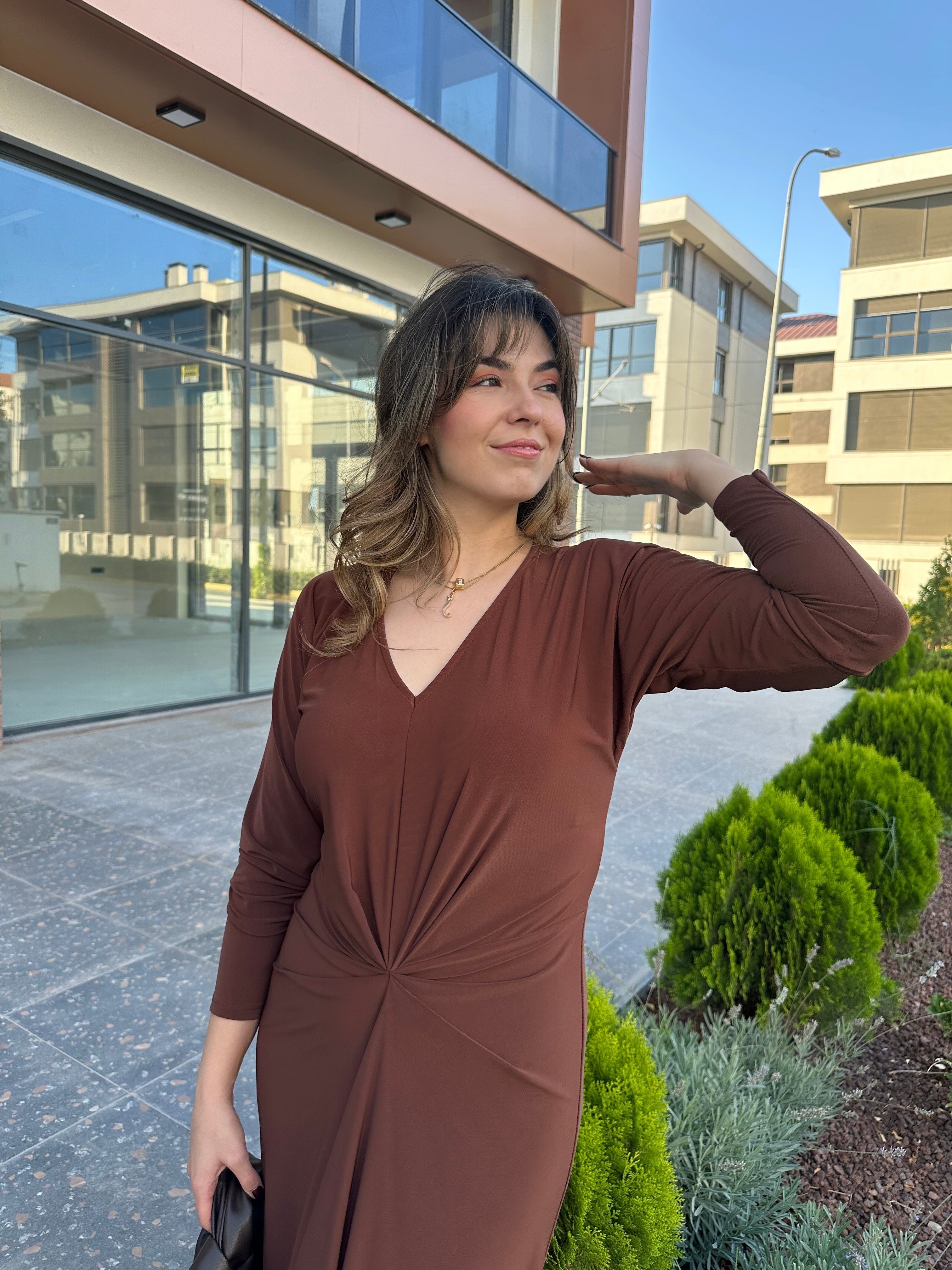 Düğüm Detaylı V Yaka Kahverengi Elbise