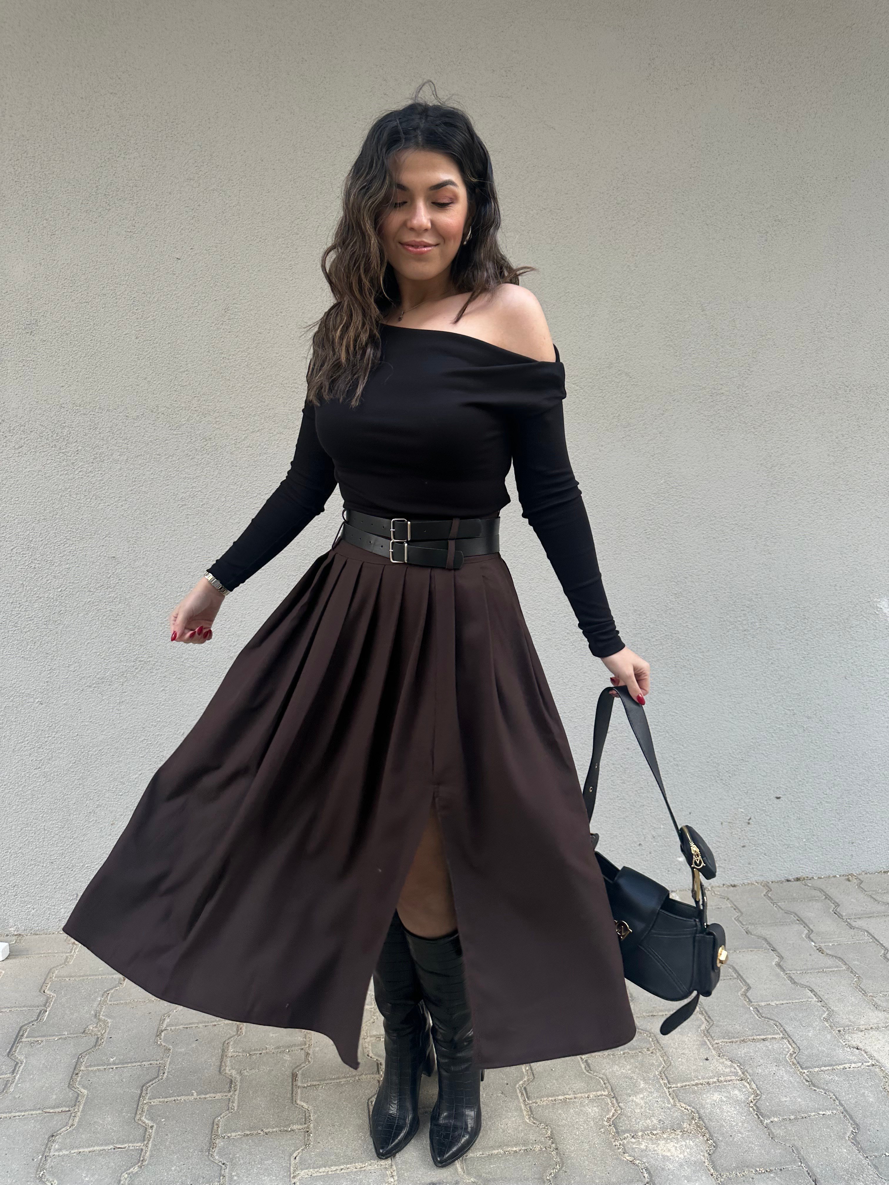 Kahverengi Kemerli Yırtmaçlı Kemerli Midi Boy Etek