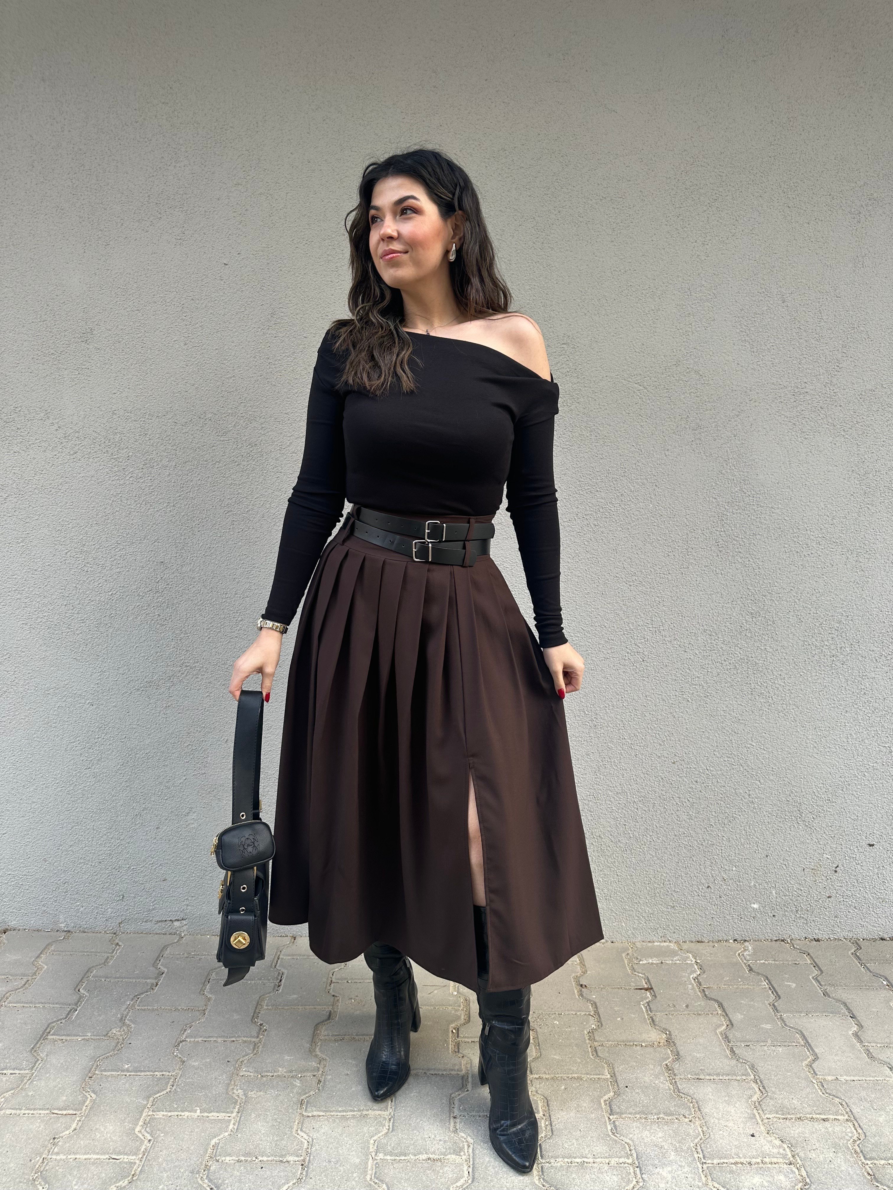 Kahverengi Kemerli Yırtmaçlı Kemerli Midi Boy Etek