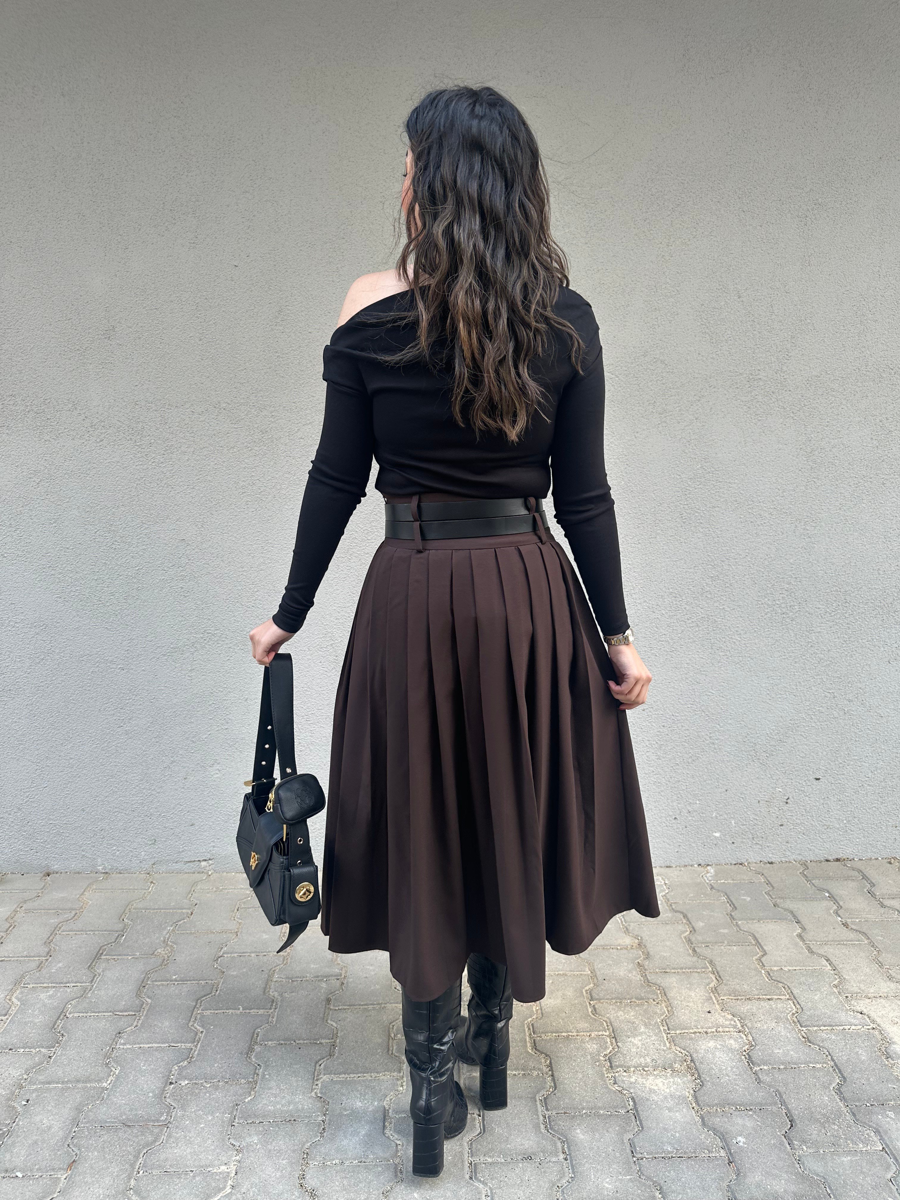 Kahverengi Kemerli Yırtmaçlı Kemerli Midi Boy Etek