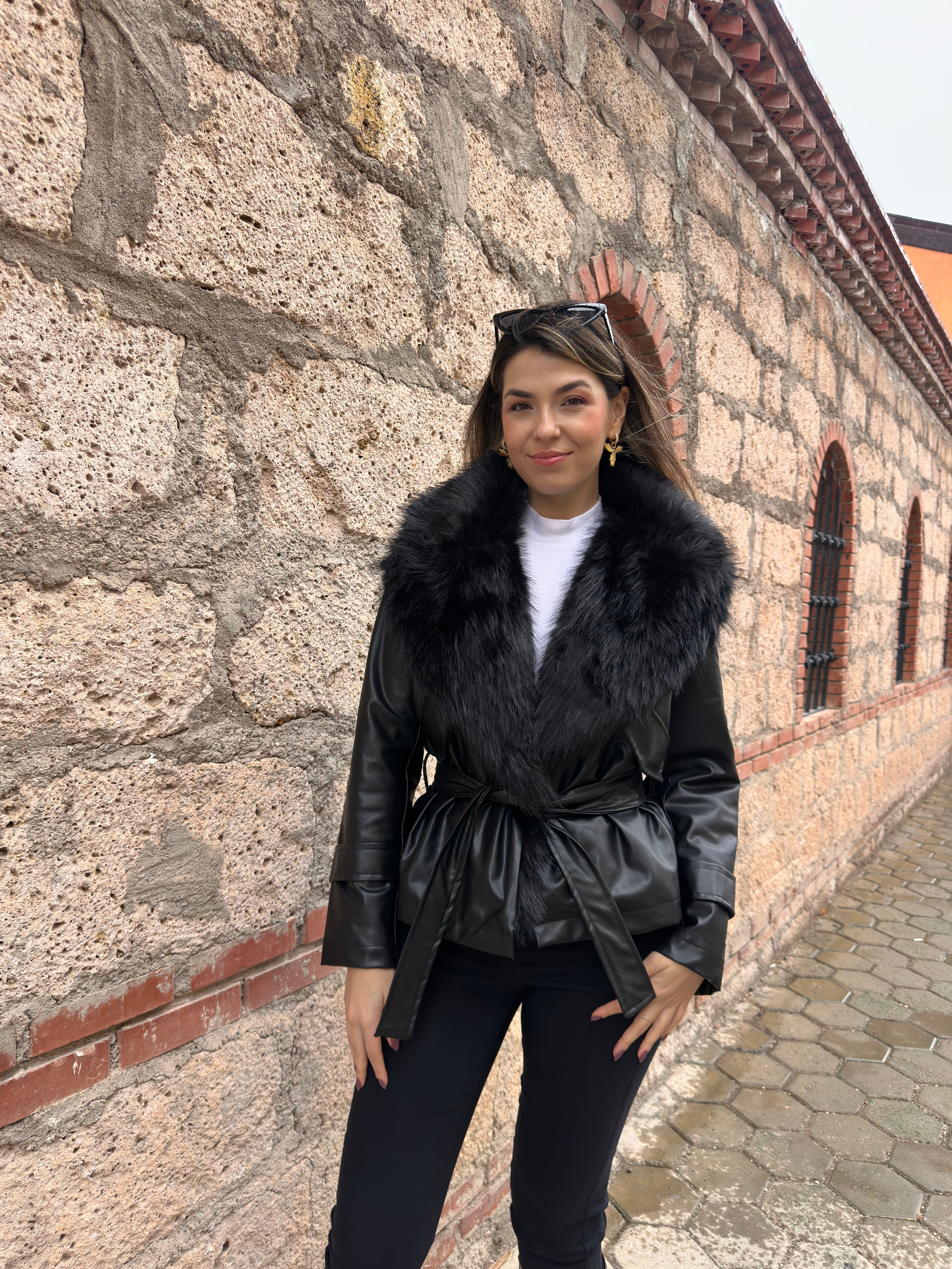 Kürklü Siyah Kuşaklı Deri Ceket