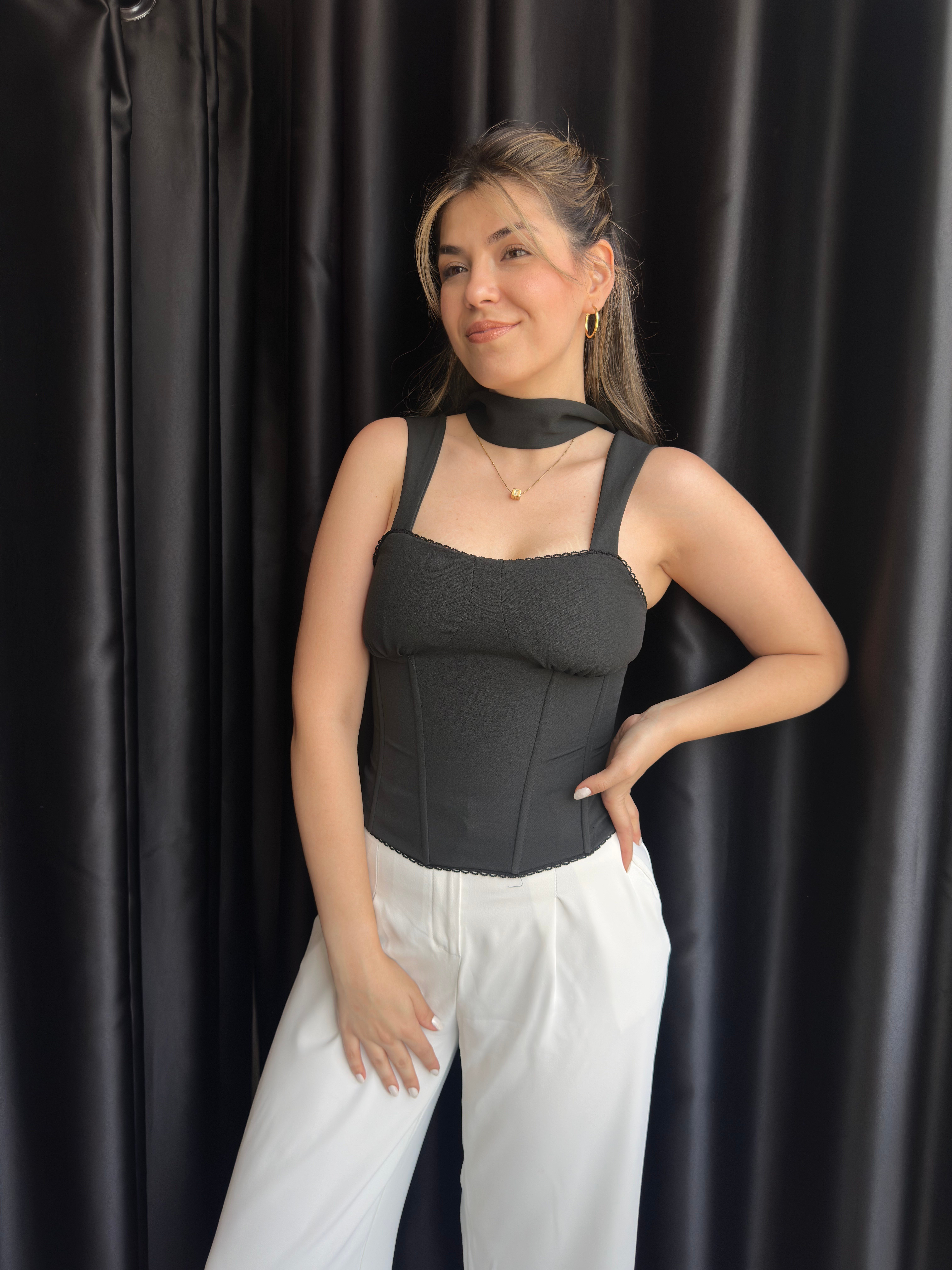 Siyah Şallı Balenli Bluz 