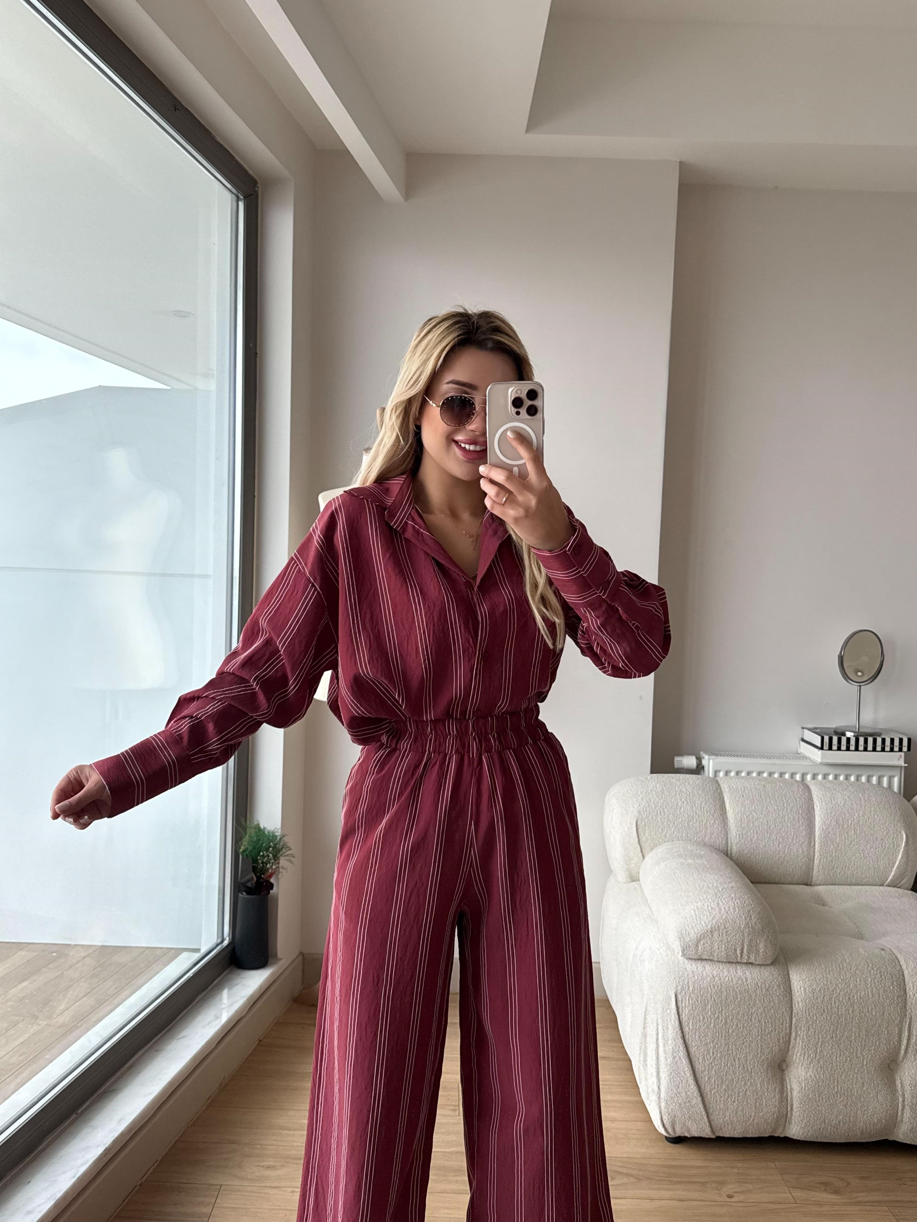 Ada takım bordo