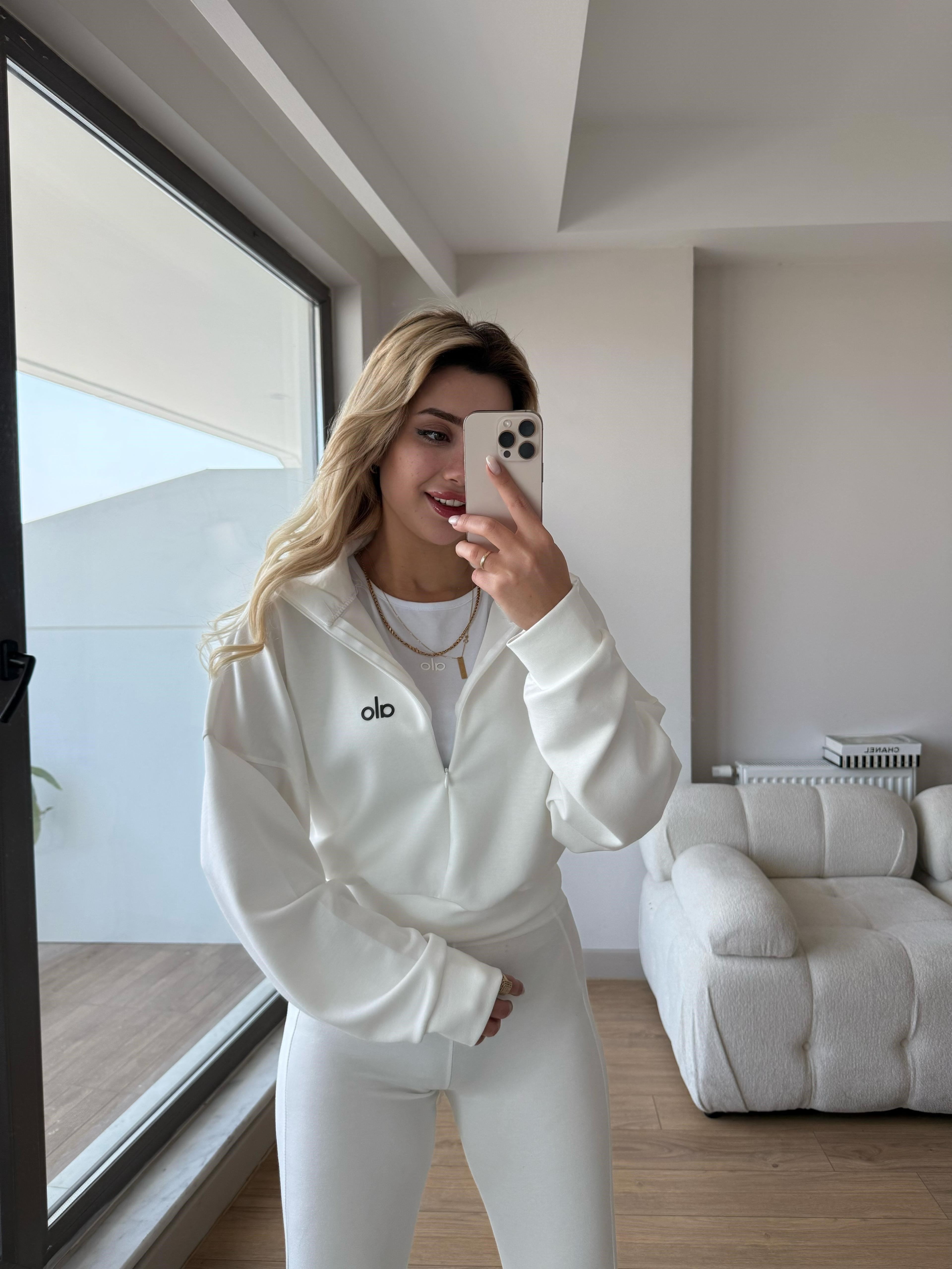 Alo takım beyaz