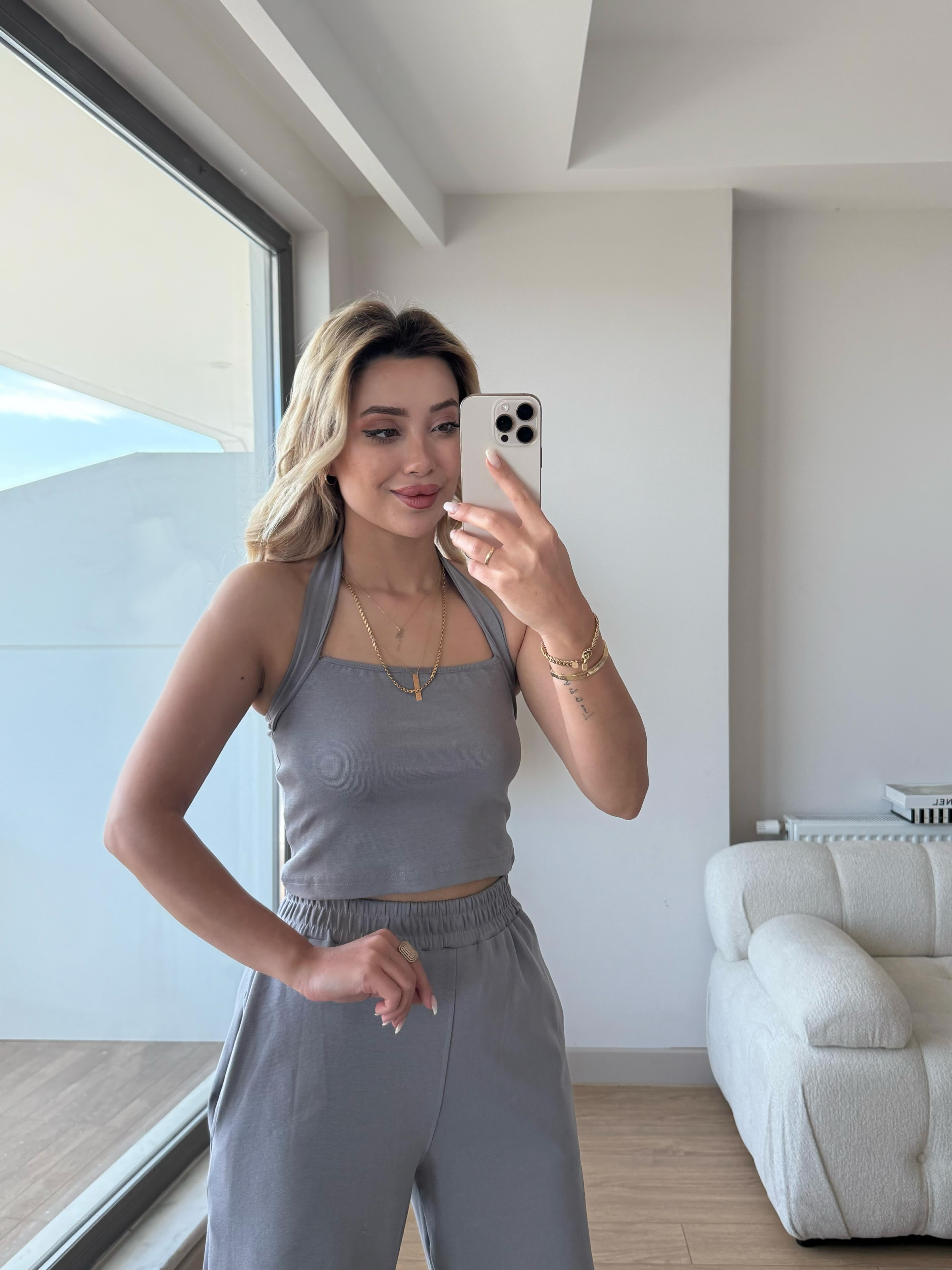 Boyun bağlamalı takım gri