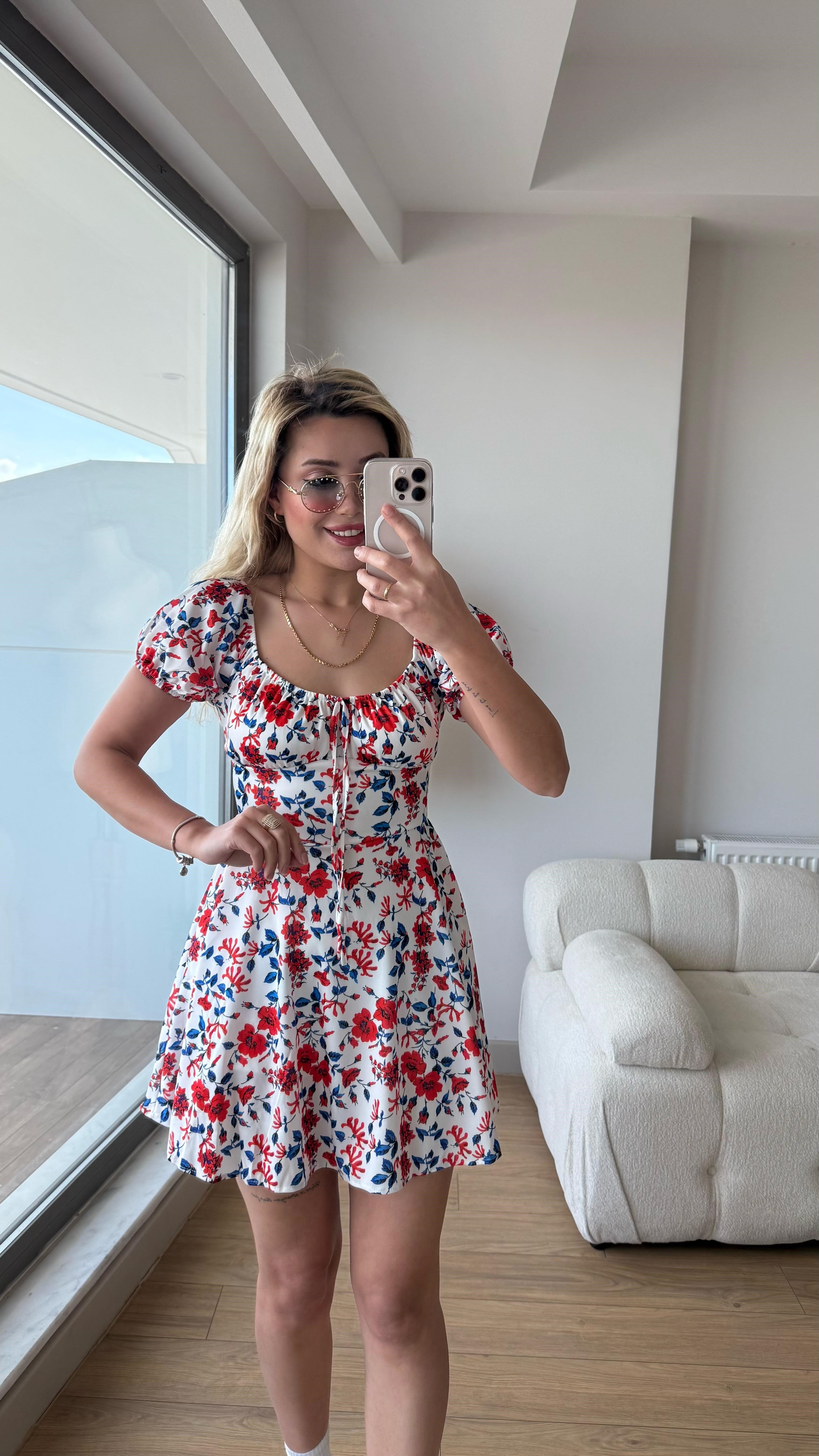 Çiçekli elbise
