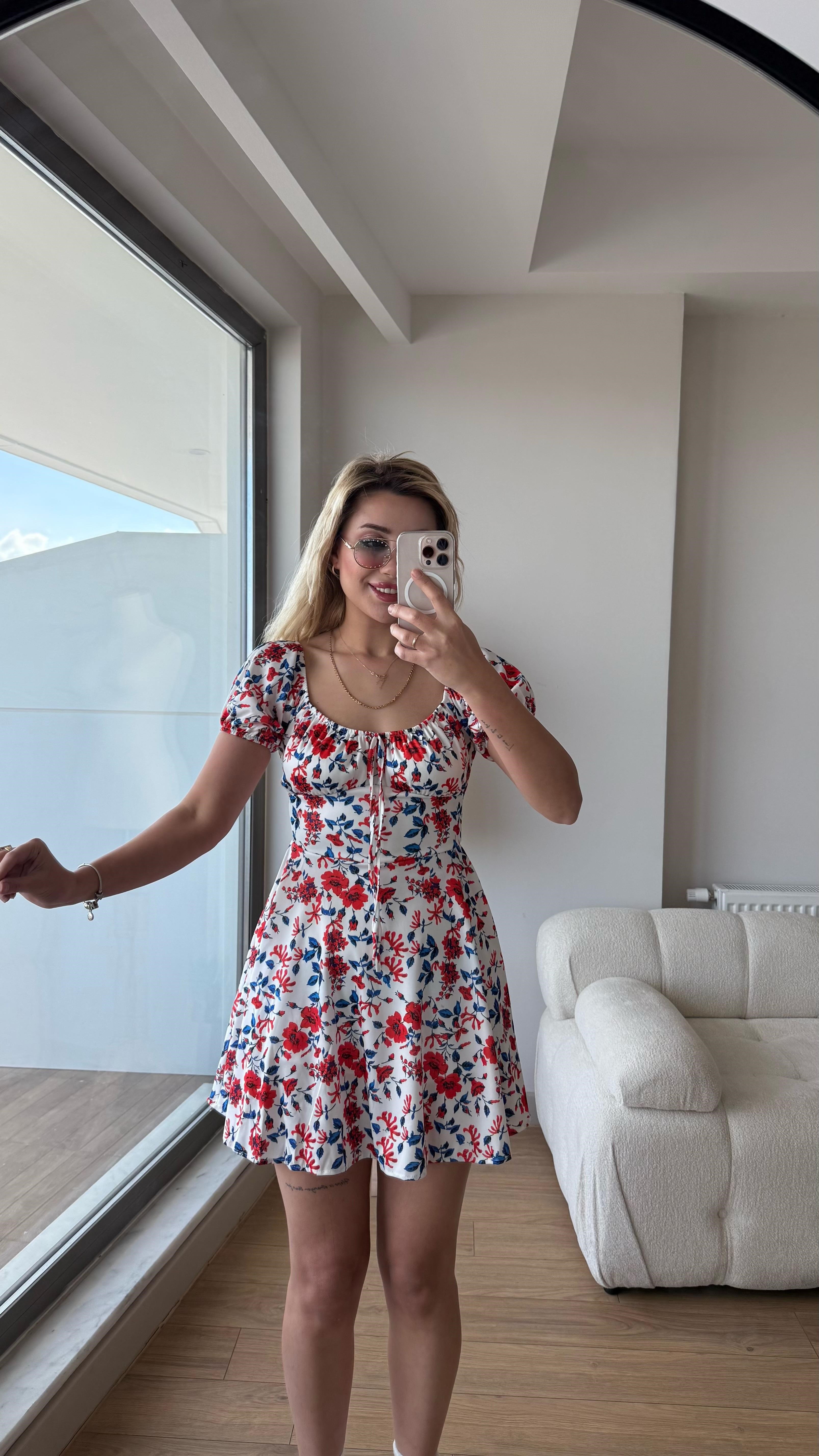 Çiçekli elbise