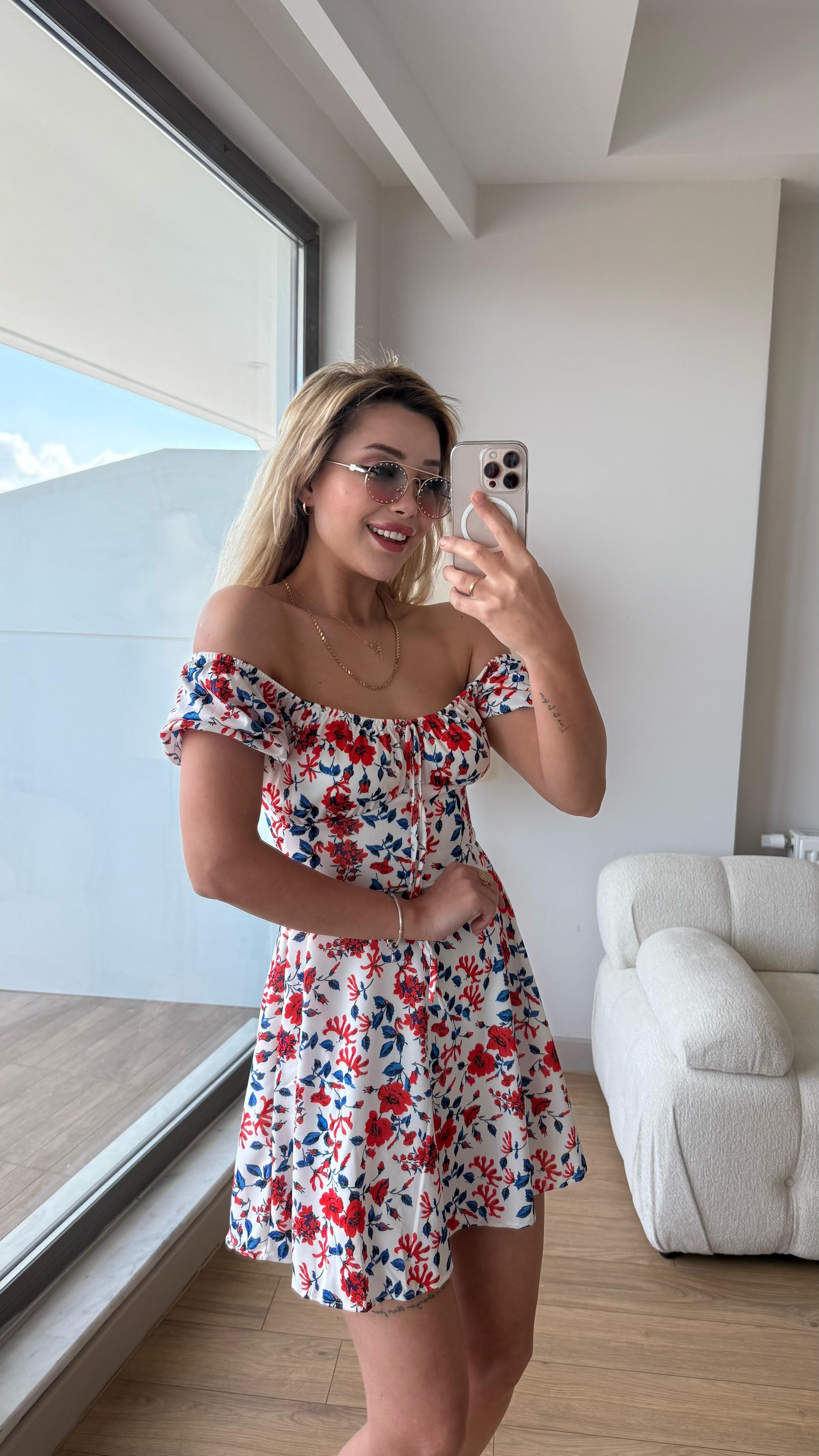 Çiçekli elbise