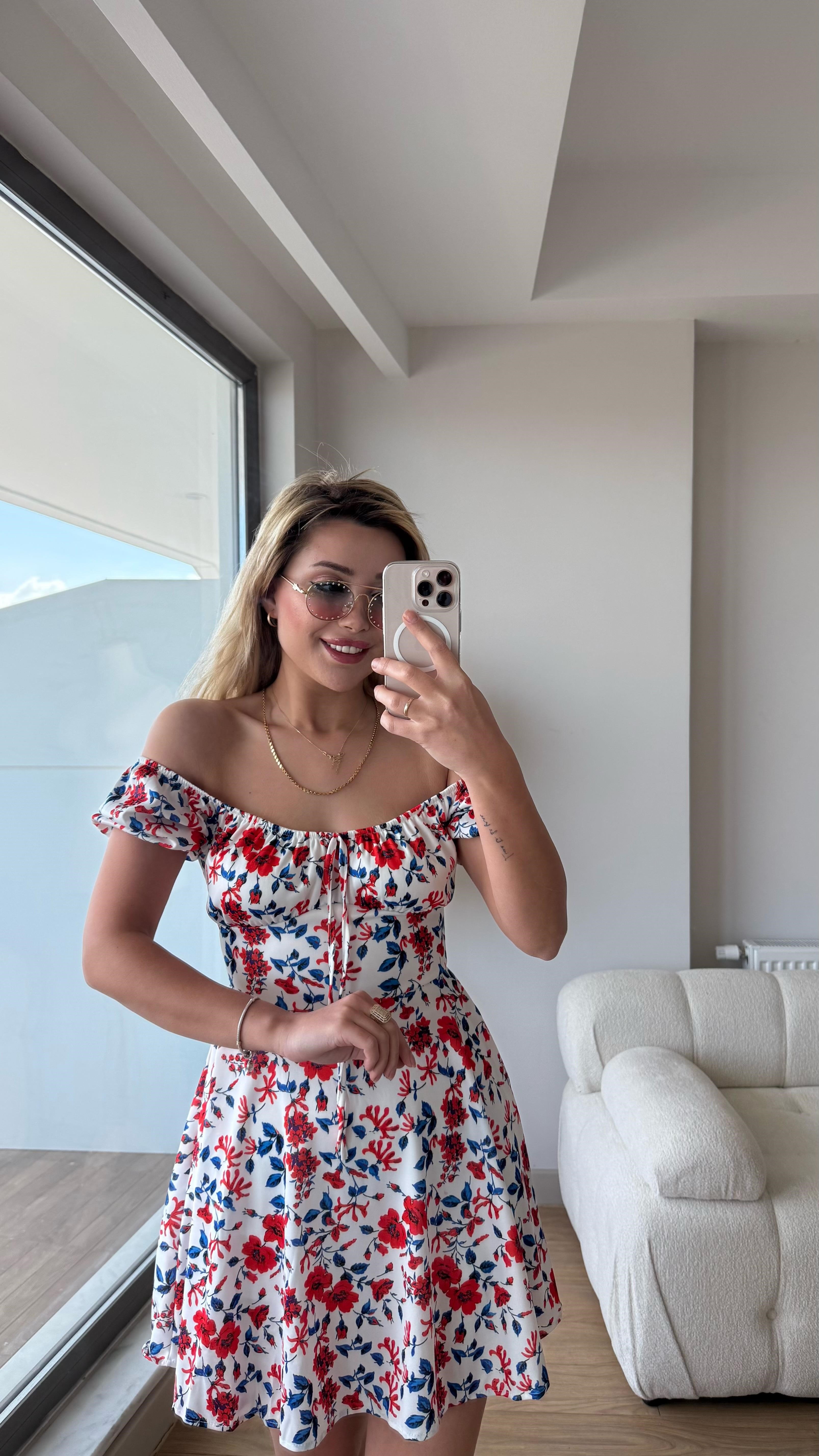 Çiçekli elbise