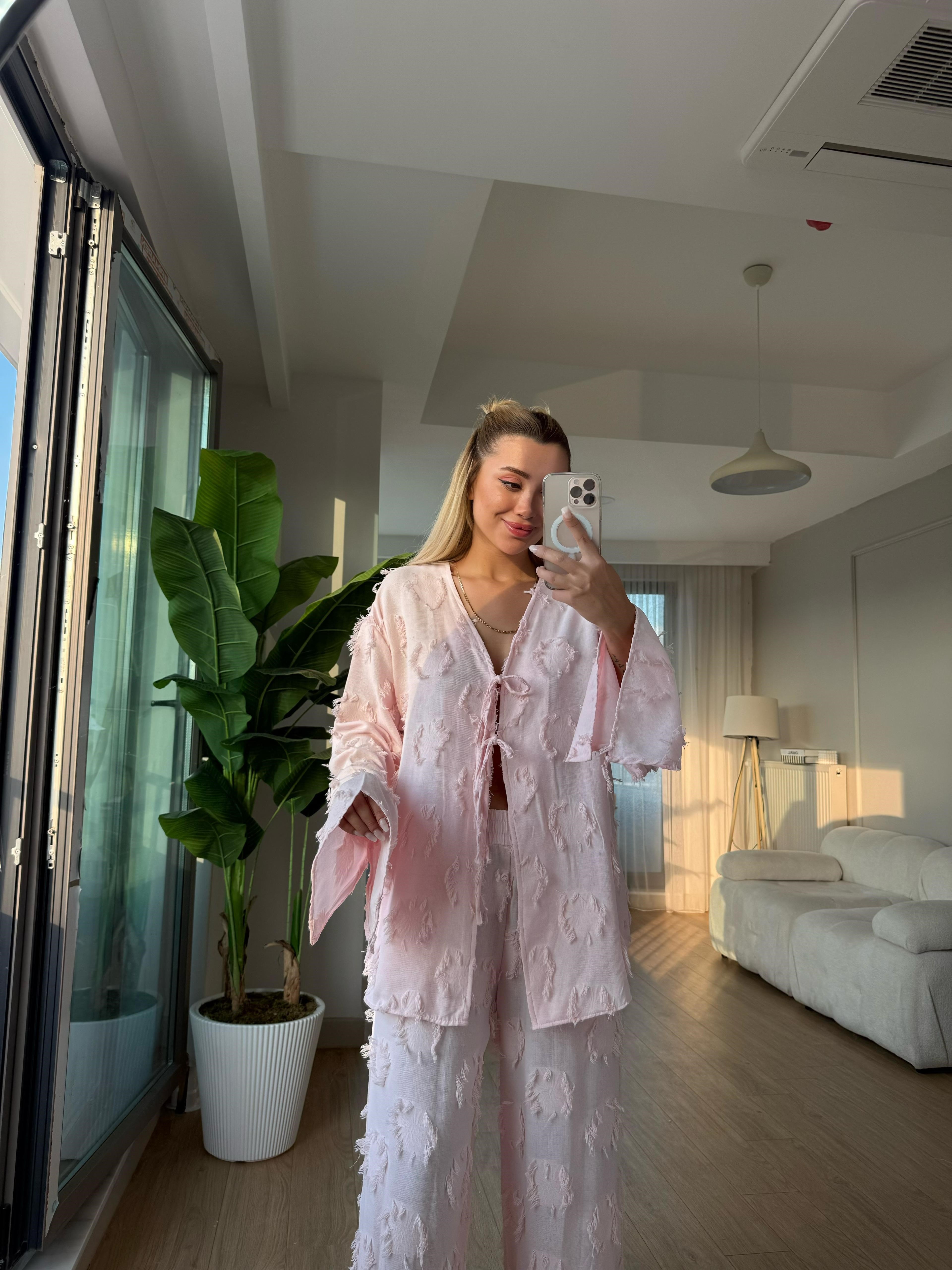 Fiyonklu takım pembe