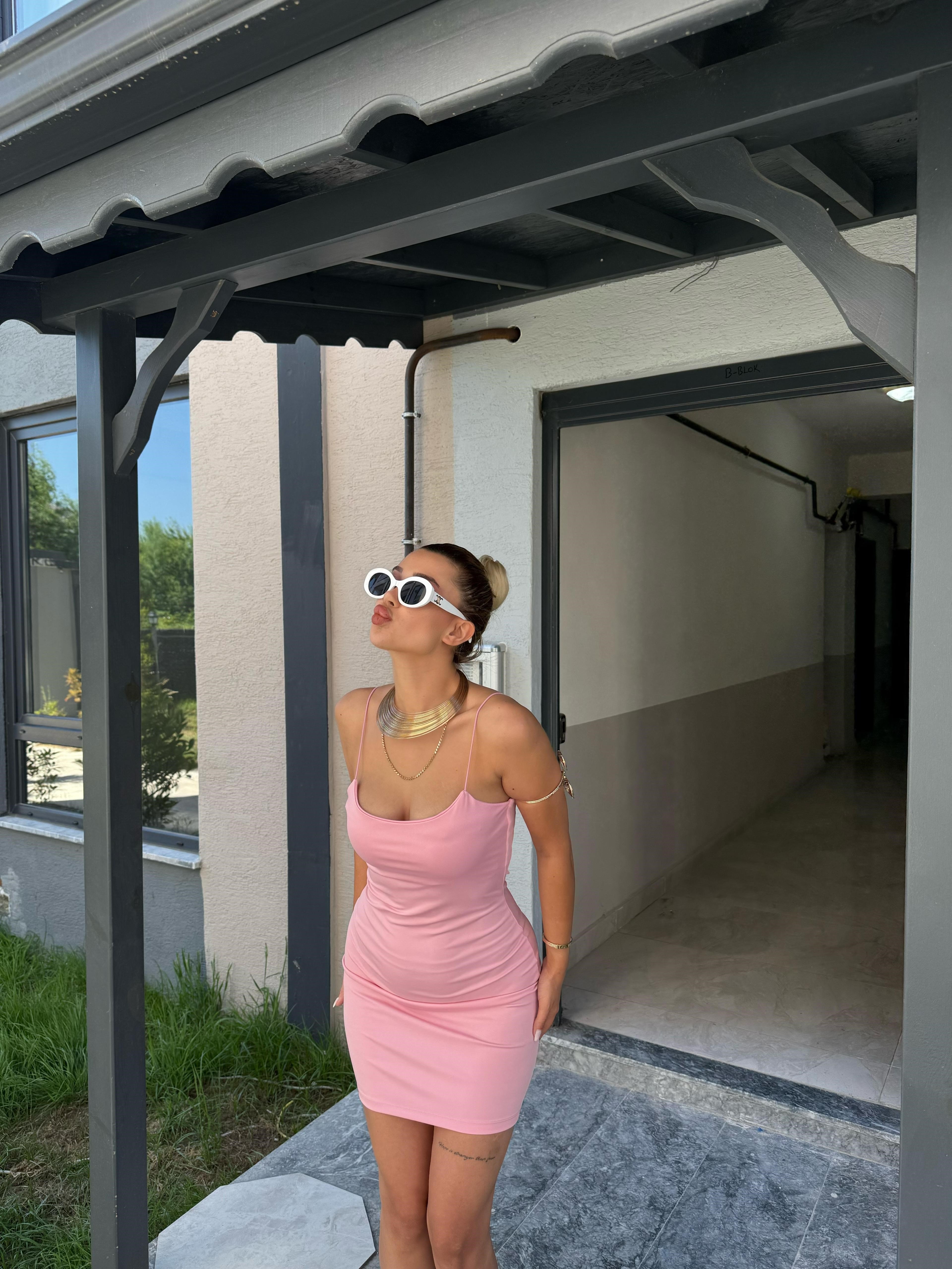 Modal askılı elbise pembe