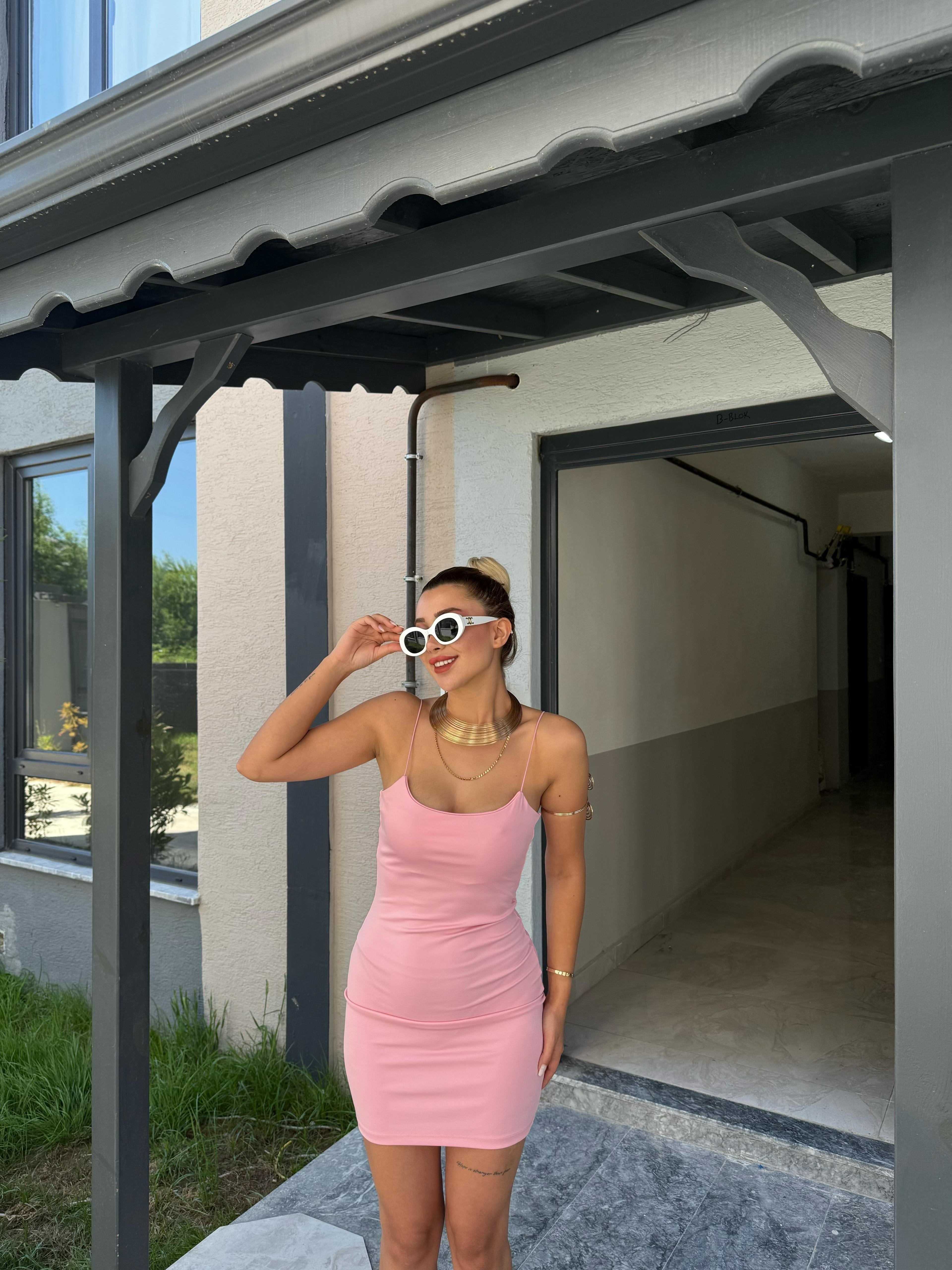 Modal askılı elbise pembe